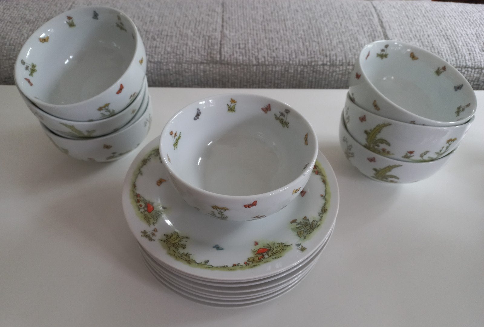 Könitz kinder servies met konijn en vlinders, Huis en Inrichting, Keuken | Servies, Ophalen, Zo goed als nieuw, Aardewerk, Overige stijlen