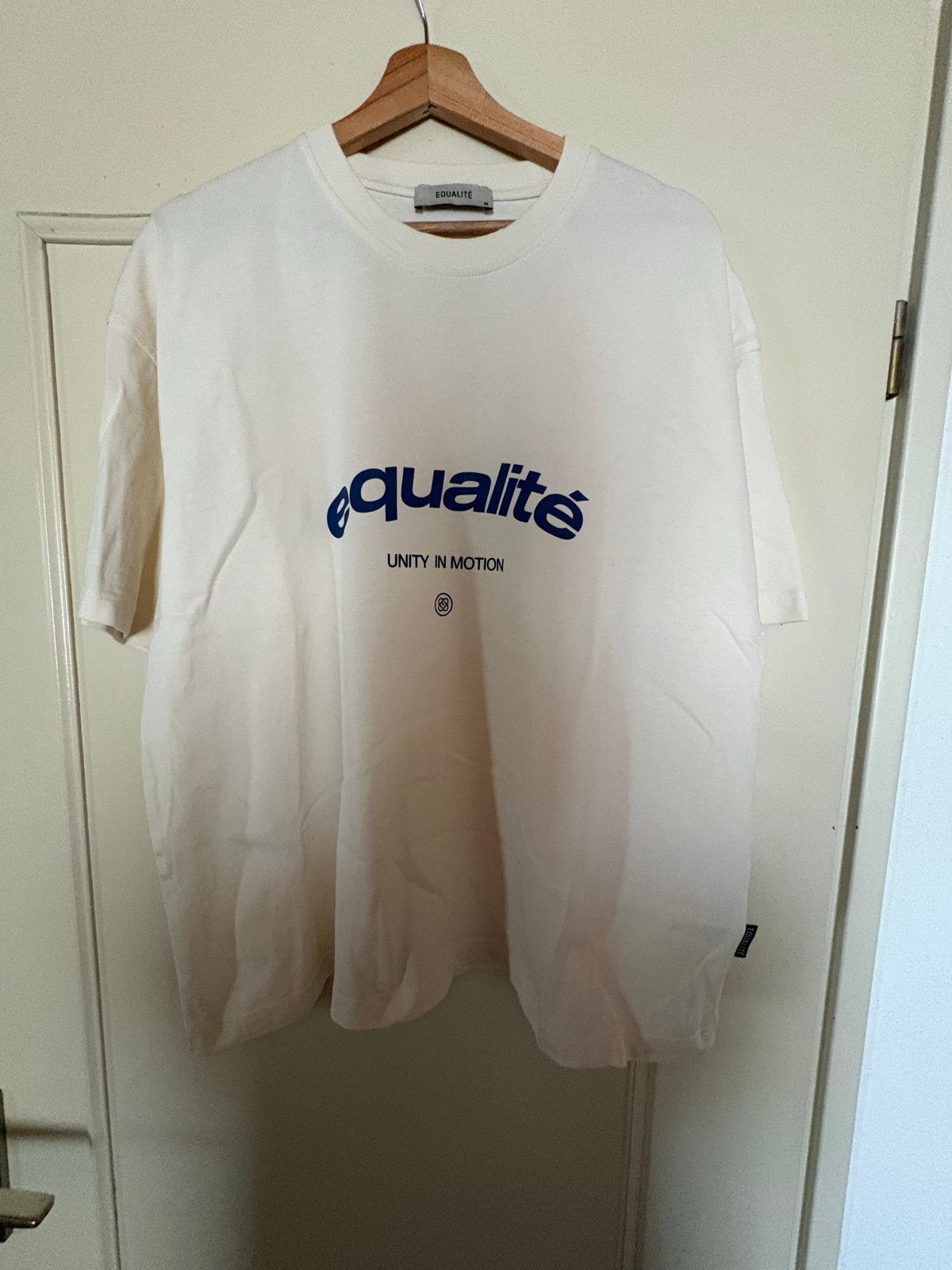 Egalité T-shirt Crème Maat M, Kleding | Heren, Ophalen of Verzenden, Gedragen, Maat 48/50 (M), Overige kleuren