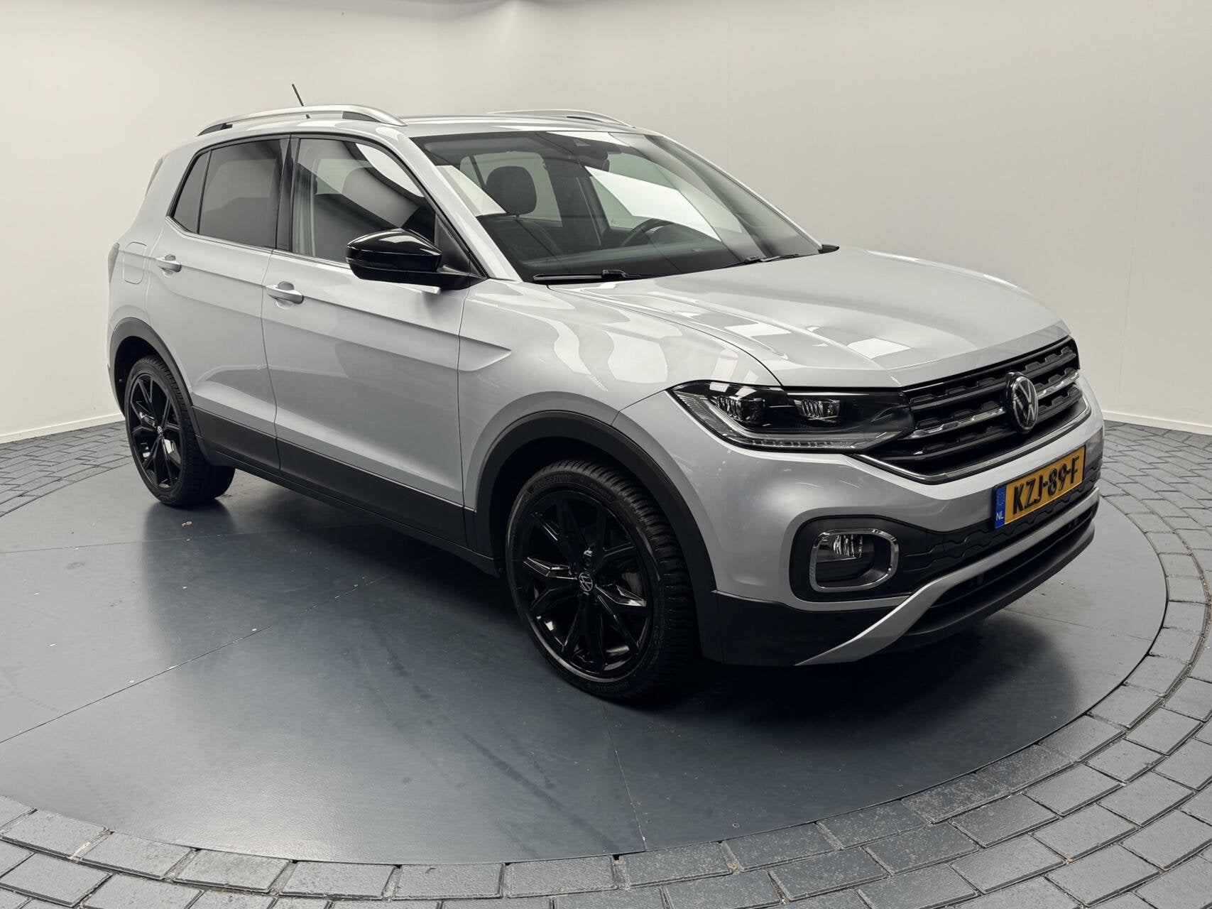 Volkswagen T-Cross 1.0 TSi Style 110PK Automaat-Trekhaak-Nav, Gebruikt, Met garantie (alle), Bedrijf, 3 cilinders
