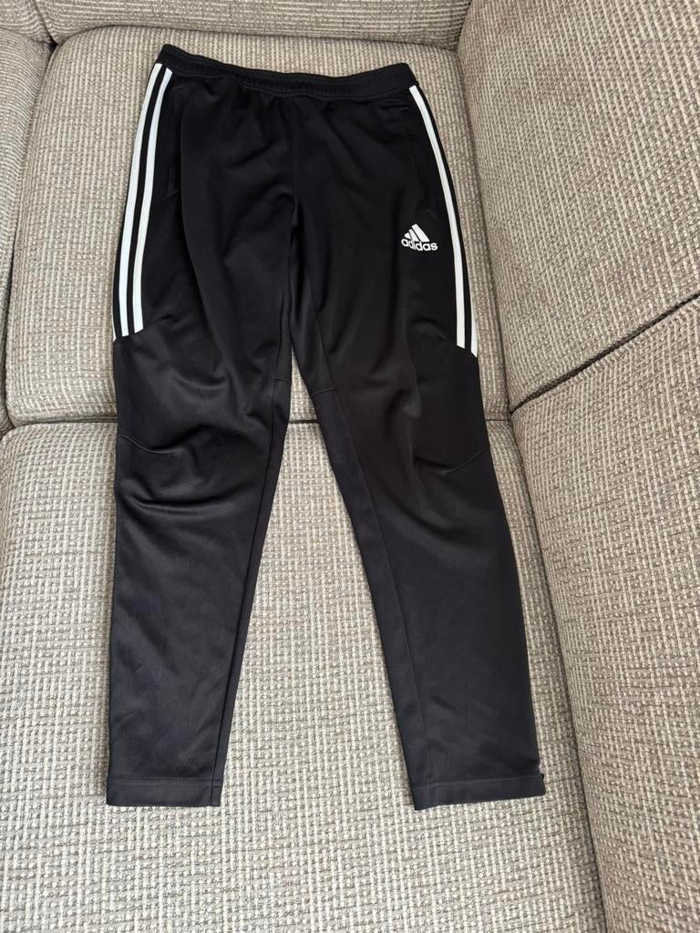 Adidas trainingsbroek maat M, Kleding | Heren, Sportkleding, Ophalen of Verzenden, Zo goed als nieuw, Zwart, Algemeen