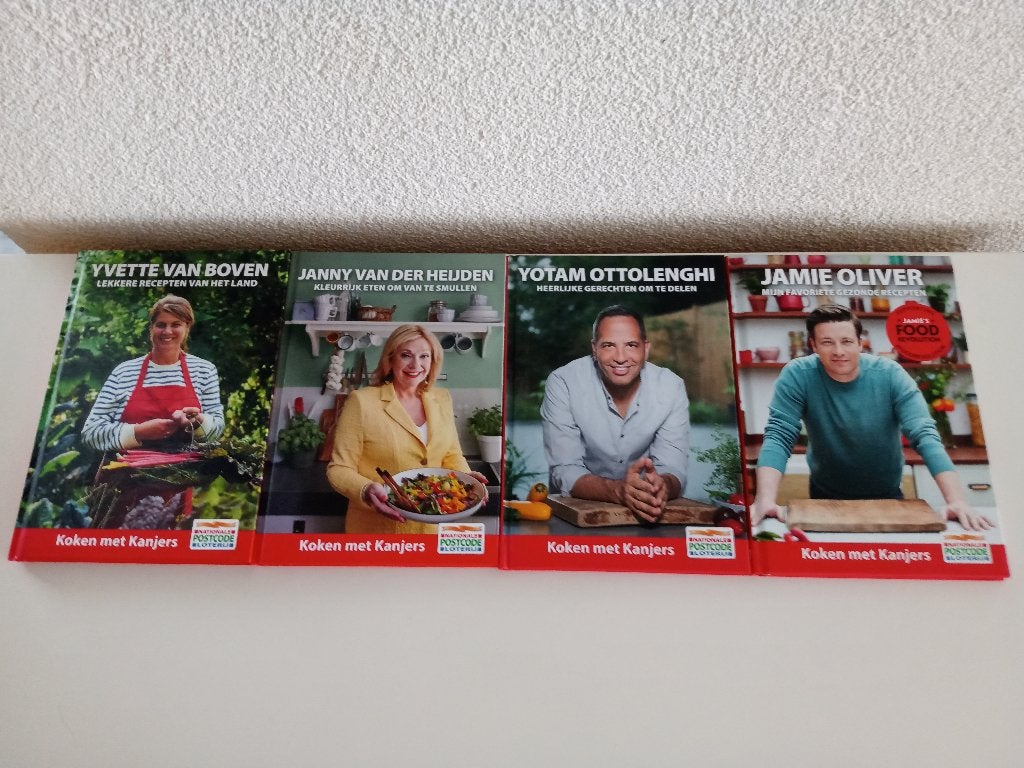 VAN DE POSTCODELOTERIJ 4 KOOKBOEKEN , Ophalen of Verzenden, Zo goed als nieuw