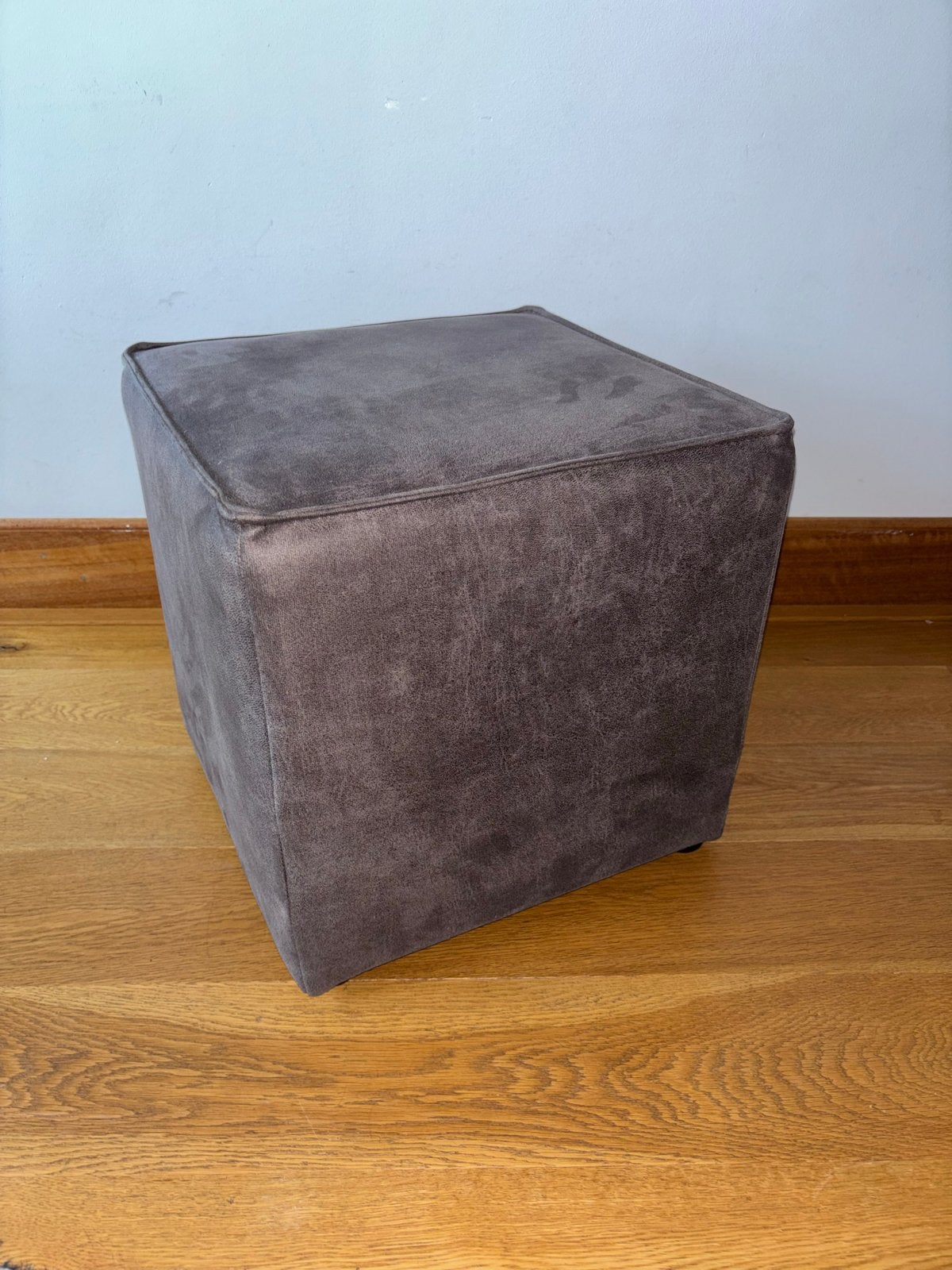 Grijze poef/voetenbank, Huis en Inrichting, Minder dan 50 cm, Vierkant, Minder dan 50 cm, Ophalen of Verzenden