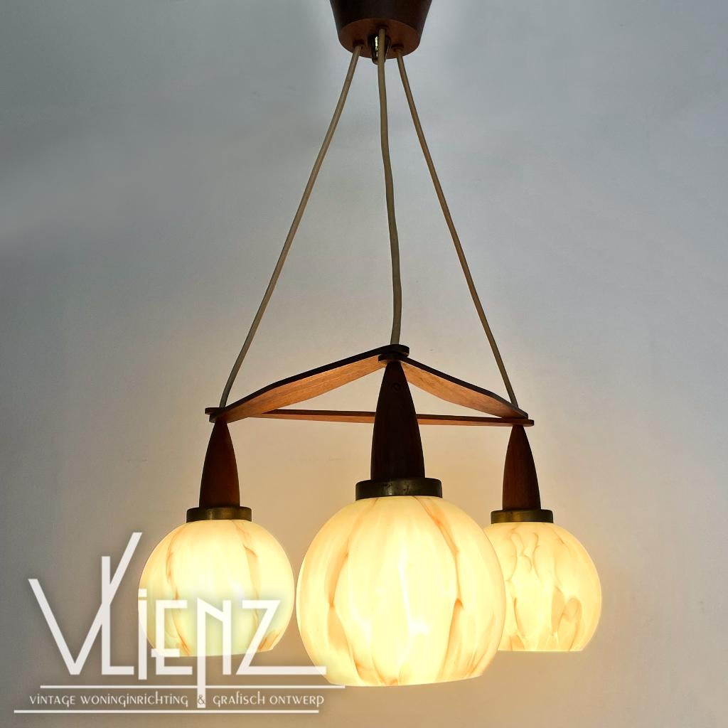 Vintage, midcentury, hanglamp, teak en gemarmerd glas, Verzamelen, Retro, Huis en Inrichting, Ophalen