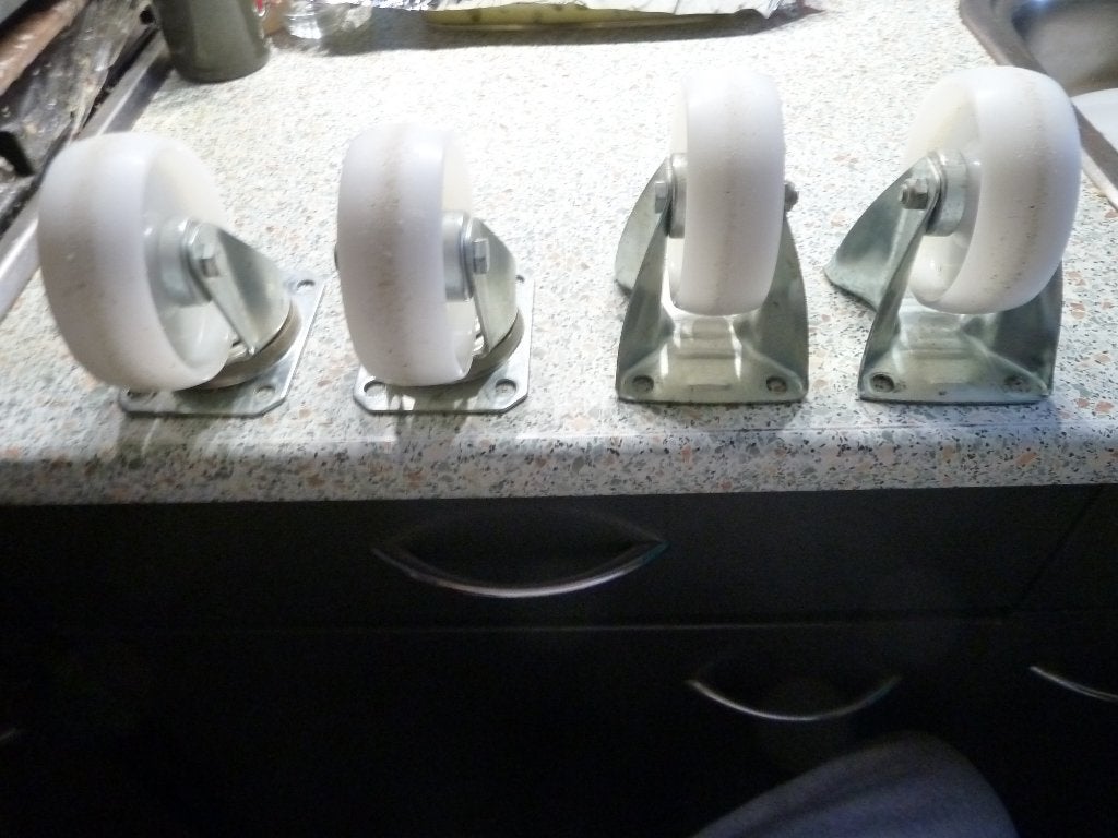 4 x Nylon zwenkwielen 10 cm, Ophalen of Verzenden, Zo goed als nieuw
