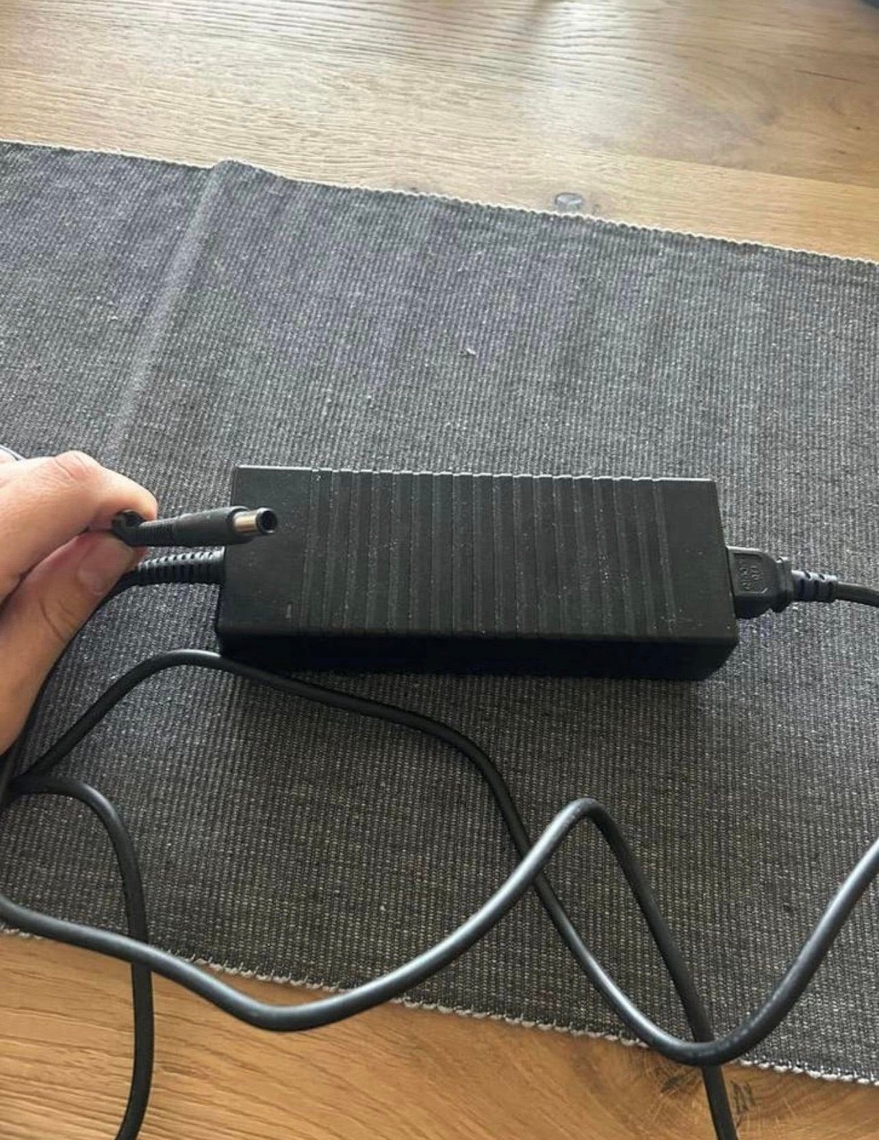 HP oplader / Adapter 135Watt, Computers en Software, Laptop-opladers, Ophalen of Verzenden, Zo goed als nieuw