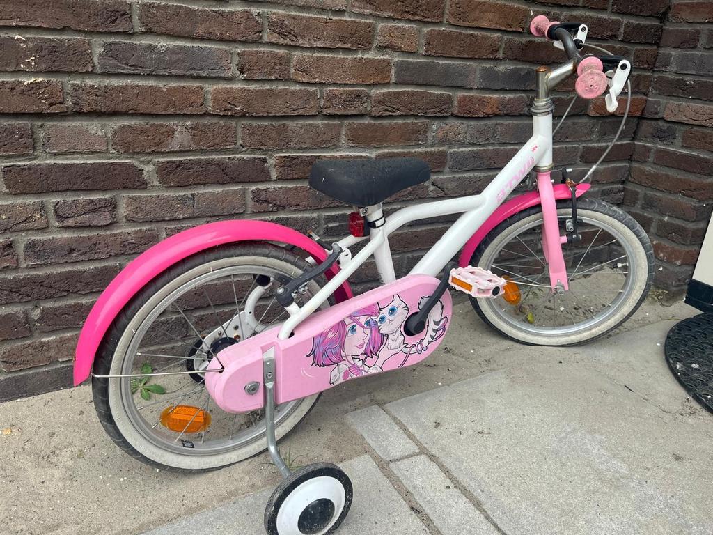B'twin kinderfiets 16 inch met handrem en zijwieltjes, Fietsen en Brommers, Fietsen | Kinderfietsjes, Ophalen, Zijwieltjes, Velgrem