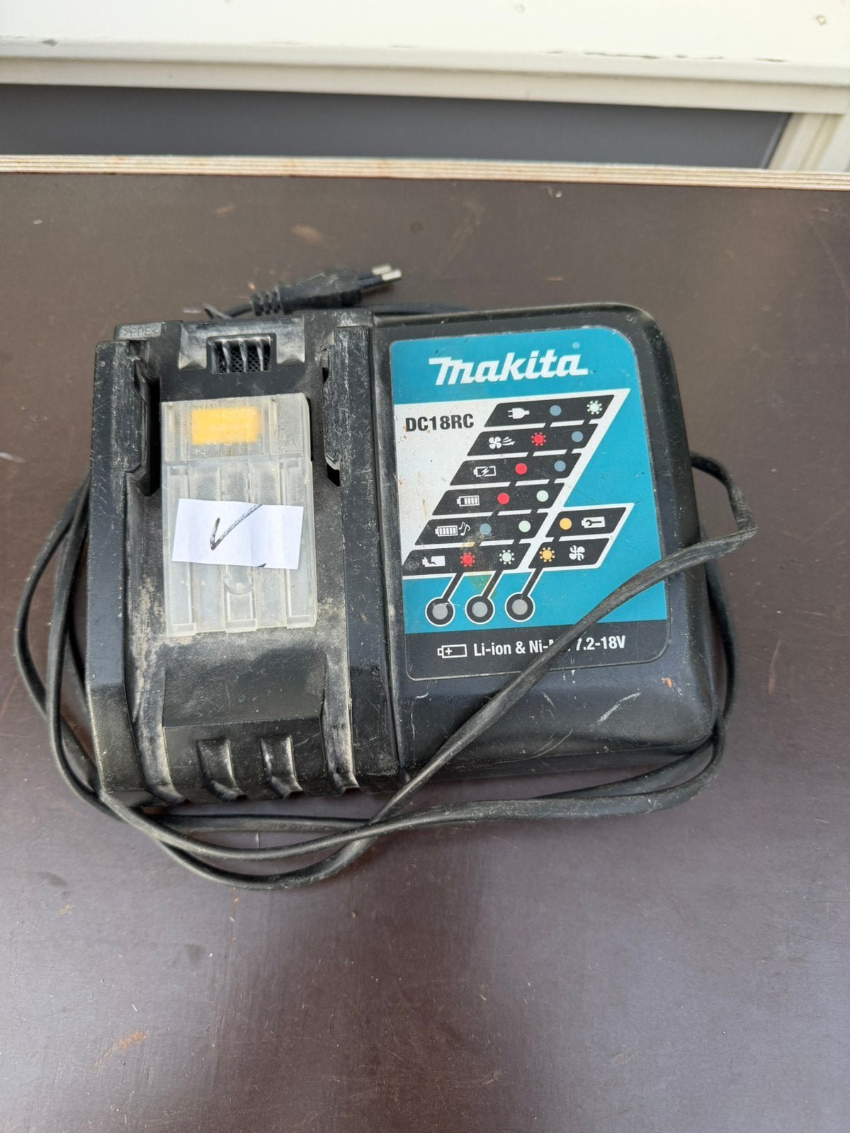 Makita acculader gebuikt in goede staat!!, Ophalen of Verzenden, Gebruikt