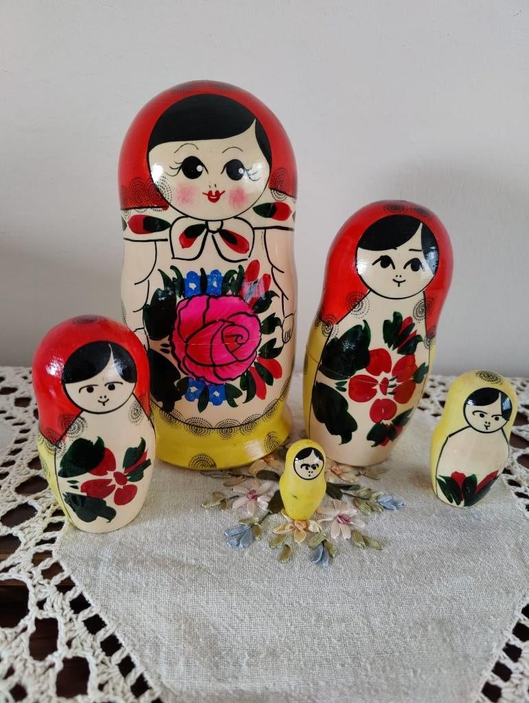 Matryoshka klassiek 5 in 1 set a 18 cm groot, Verzamelen, Poppetjes en Figuurtjes, Nieuw, Ophalen of Verzenden
