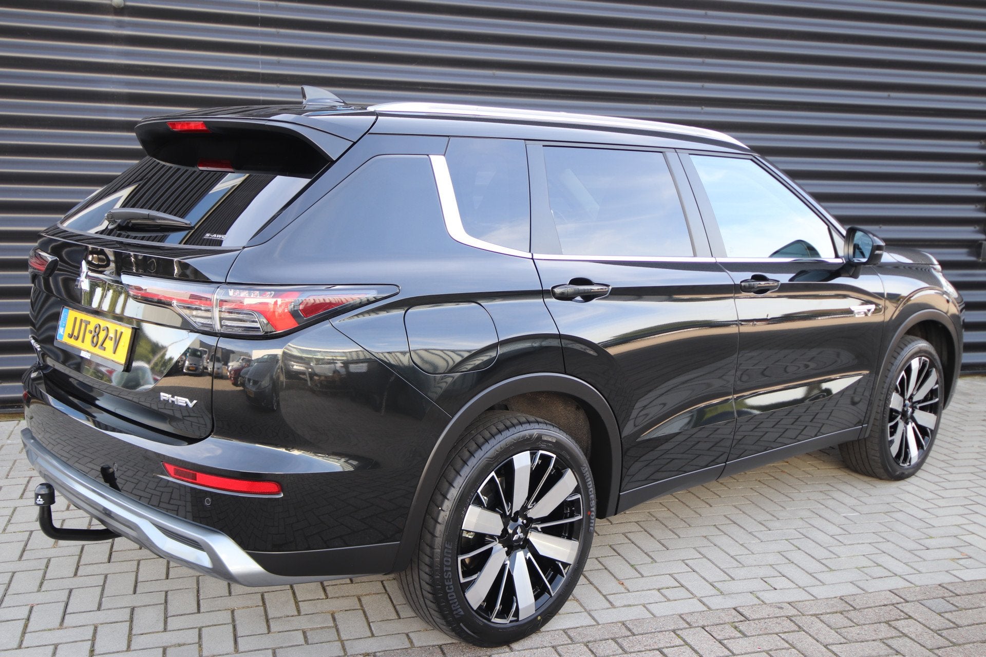 Mitsubishi Outlander 2.4 PHEV Business Edition 1e Eig. Afn., Automaat, 4 cilinders, 38 km/l, Zwart