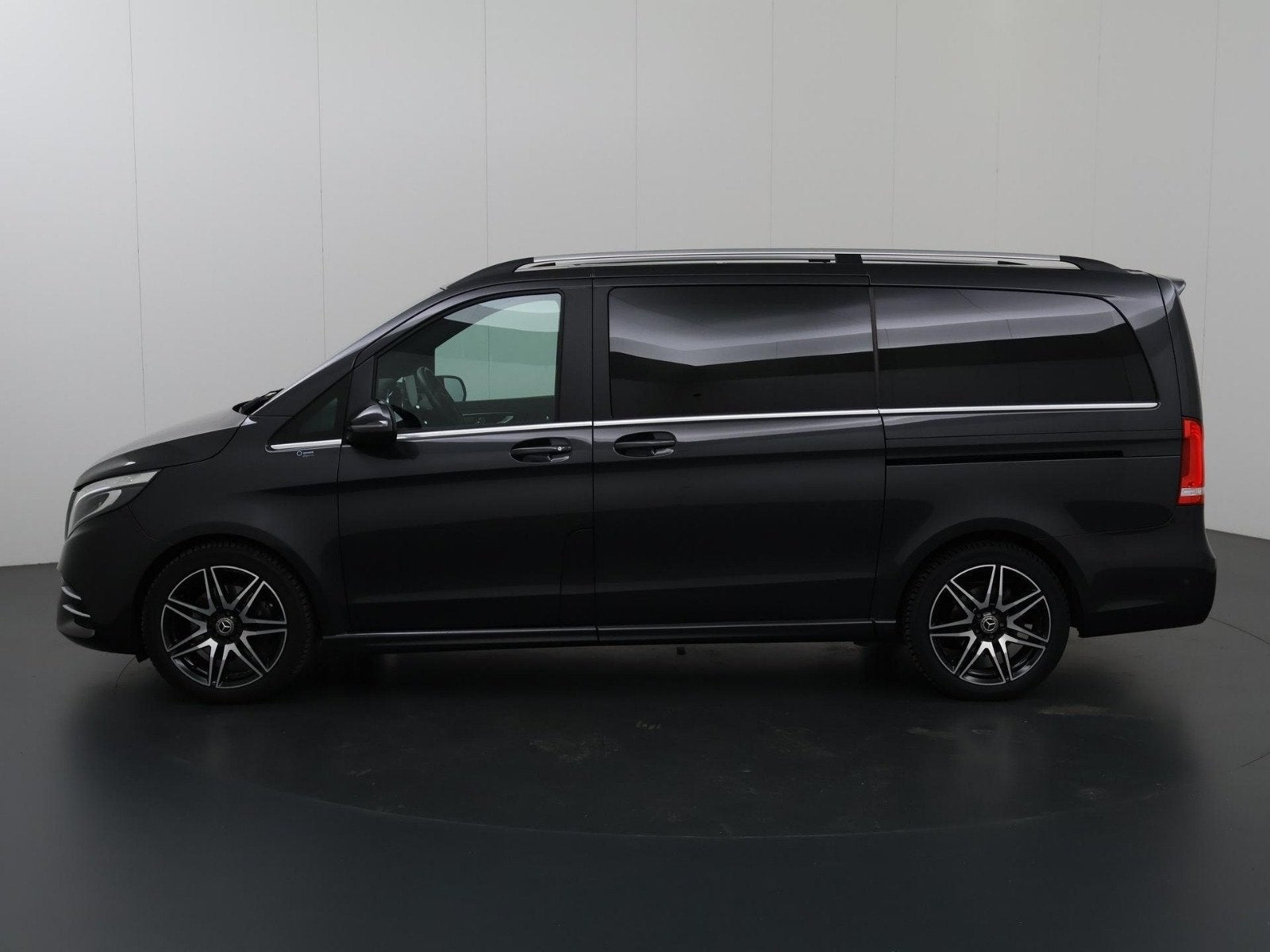 Mercedes-Benz V-Klasse AMG 300 d 239pk Lang 9G-TRONIC 2020, Auto's, Mercedes-Benz, Particulier, V-Klasse, Diesel, E, MPV, Automaat