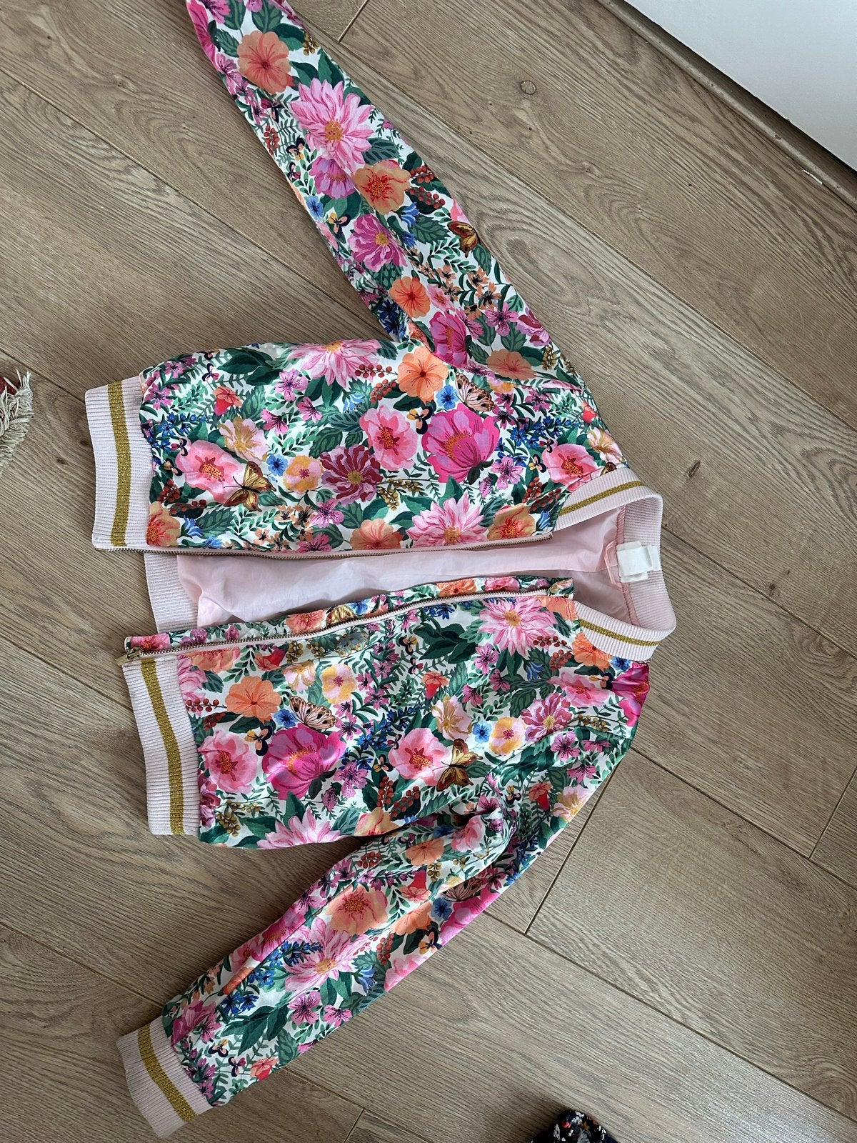 Mooie zomerjas met bloemenprint maat 134, Kinderen en Baby's, Kinderkleding | Maat 134, Ophalen, Gebruikt, Meisje, Jas
