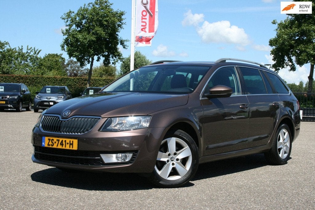 Skoda Octavia Combi 1.6 TDI Greentech Ambition, Auto's, Skoda, Voorwielaandrijving, Euro 5, Stof, Gebruikt