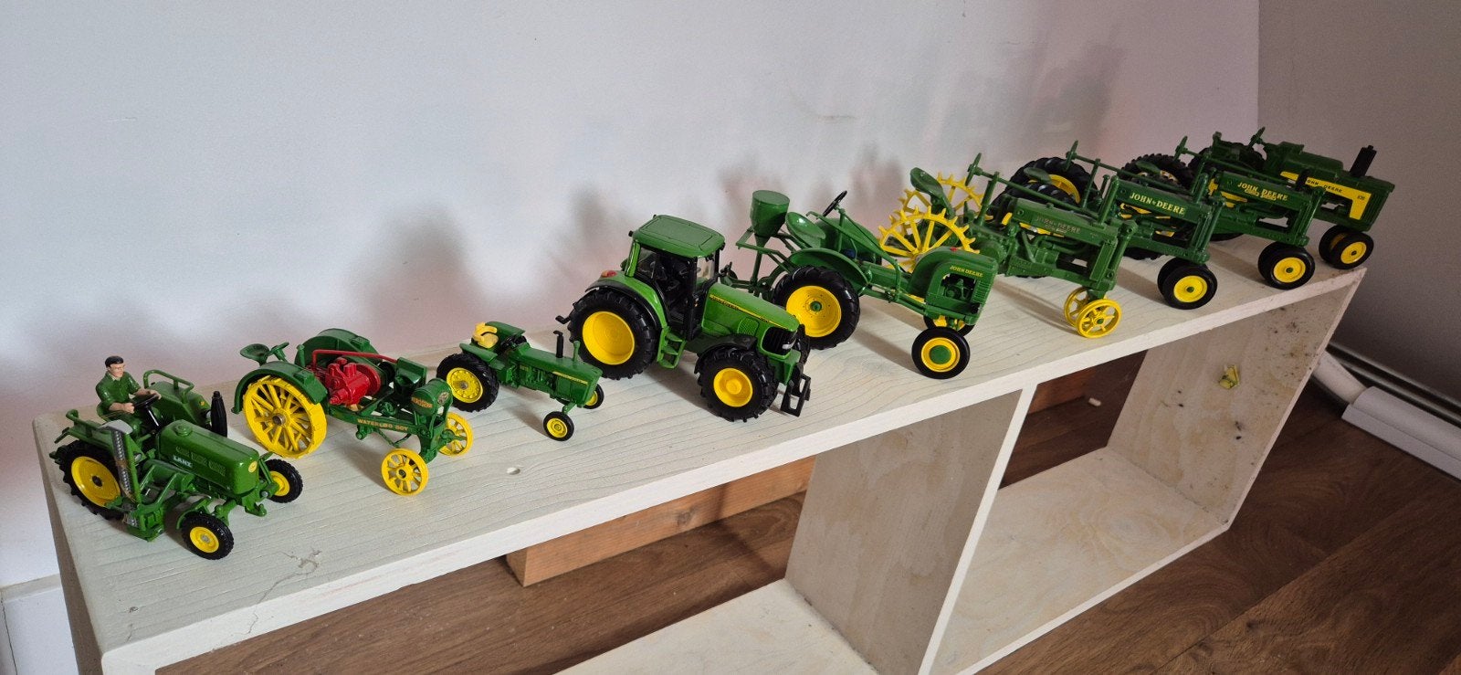 Verzameling John Deere en Fordson Tractoren, Ophalen, Zo goed als nieuw