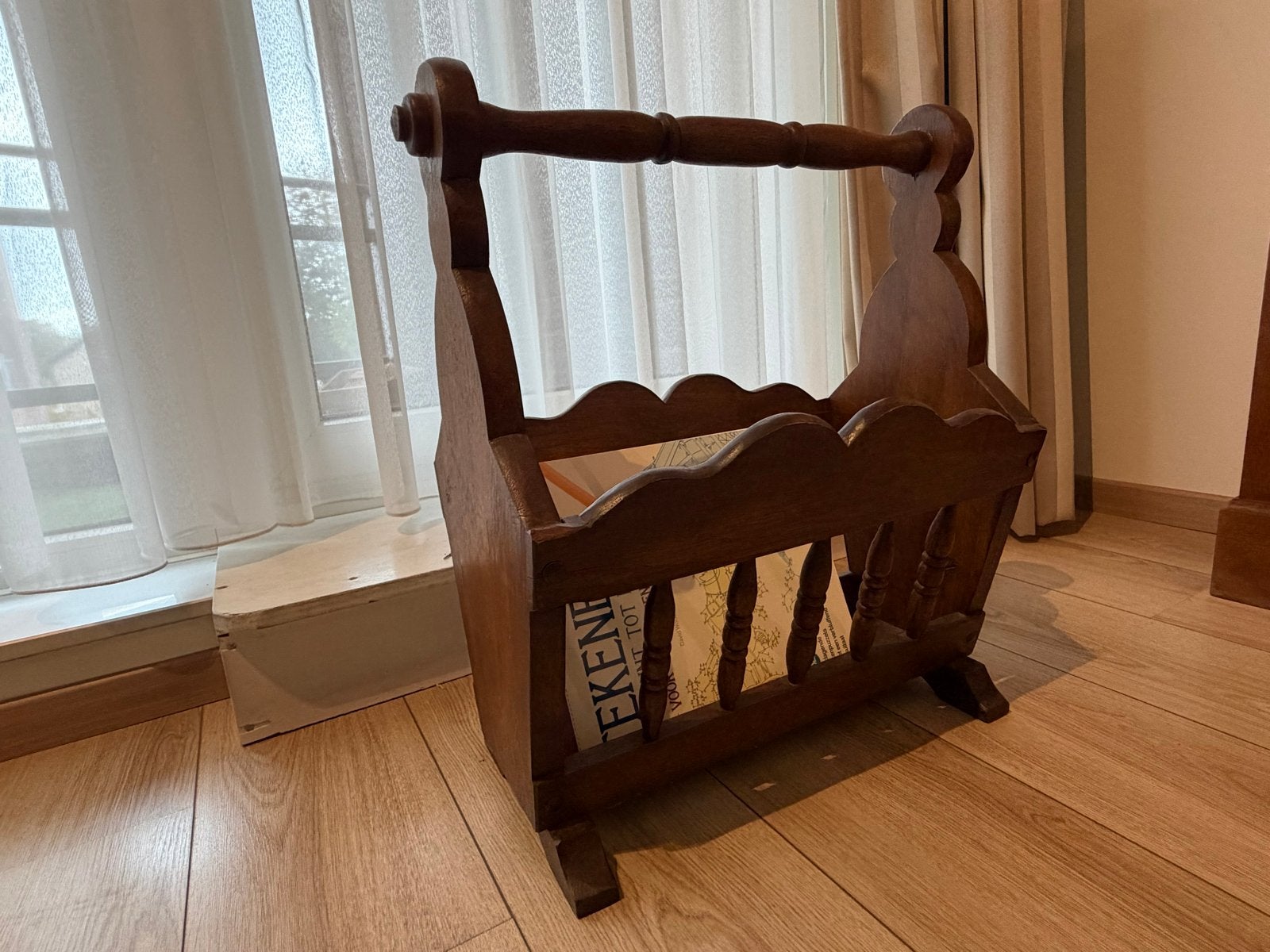 Houten krantenbak, Huis en Inrichting, Gebruikt, Ophalen of Verzenden, Klassiek, Hout