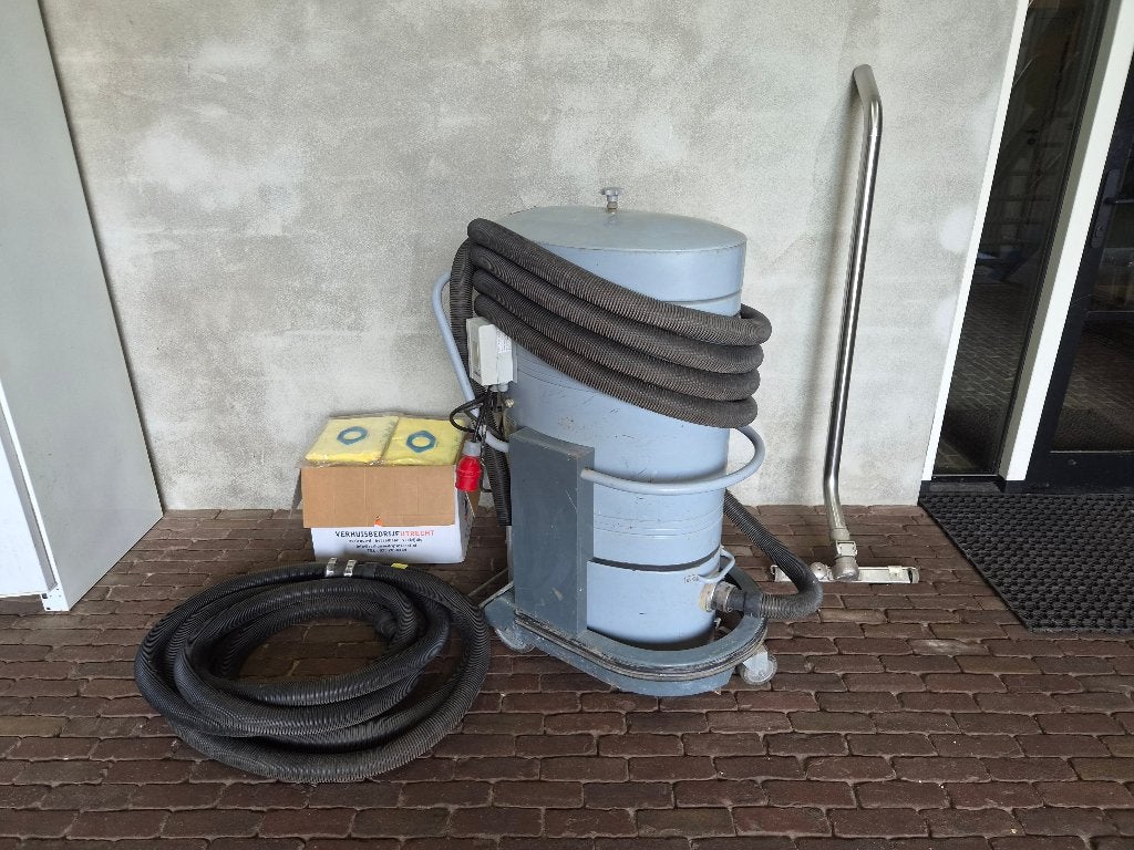 Nilfisk GB 826 industriële stofzuiger, Witgoed en Apparatuur, Inclusief accessoires, Gebruikt, Industriële stofzuiger, 2000 watt of meer