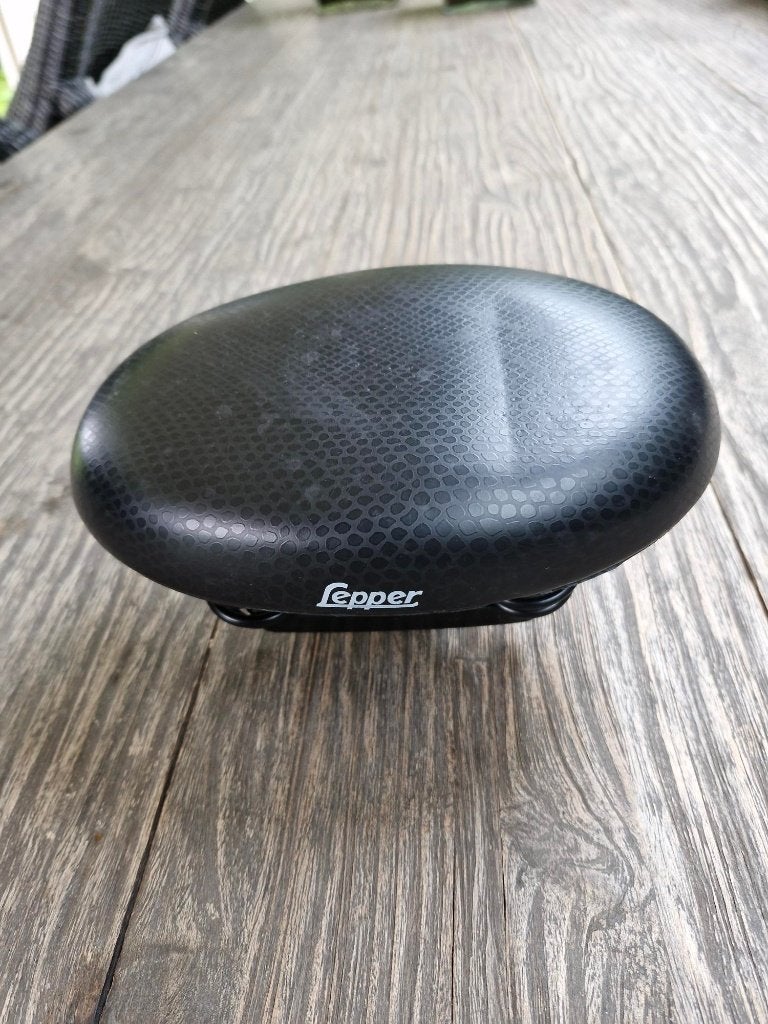 zwart Lepper dames fietszadel rokzadel, Ophalen, Gebruikt, Lepper