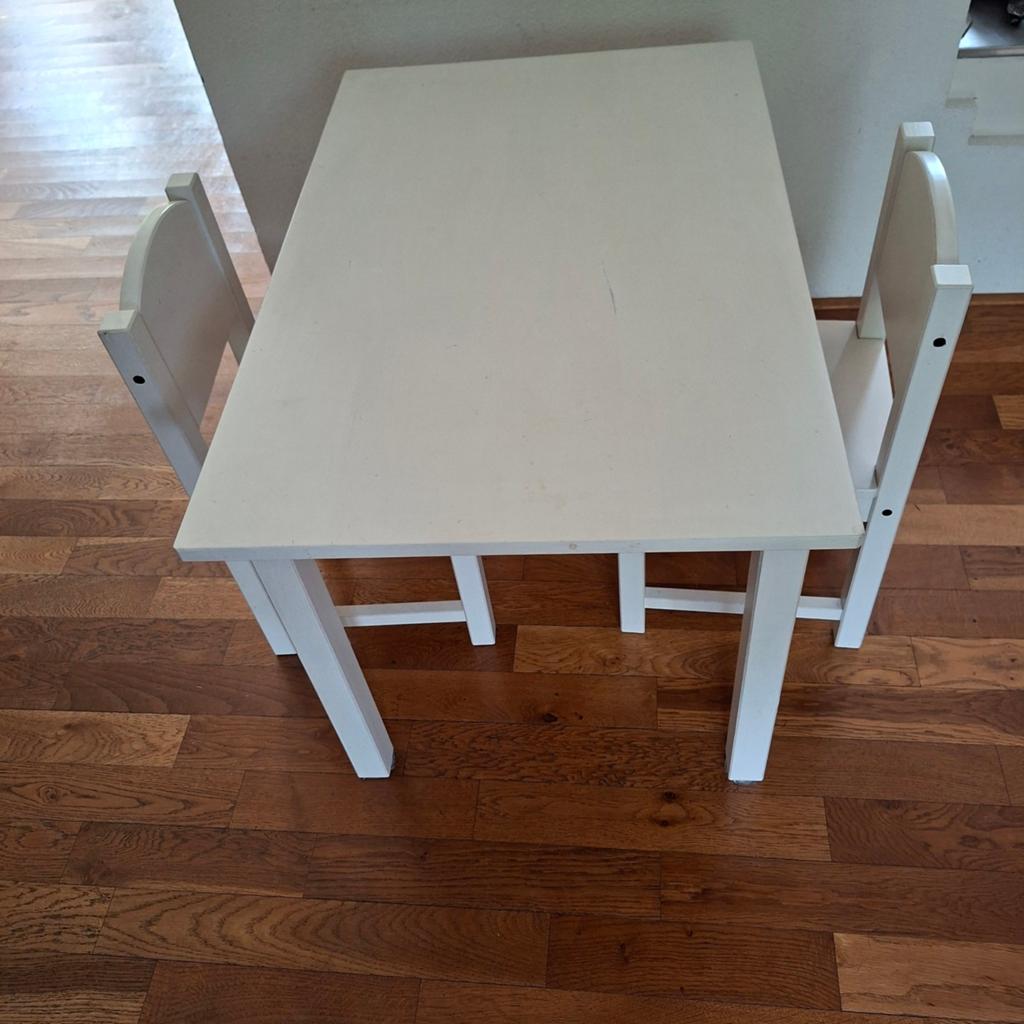 Ikea Sundvik kindertafel en stoeltjes wit, Kinderen en Baby's, Kinderkamer | Tafels en Stoelen, Ophalen, Gebruikt, Tafel(s) en Stoel(en)
