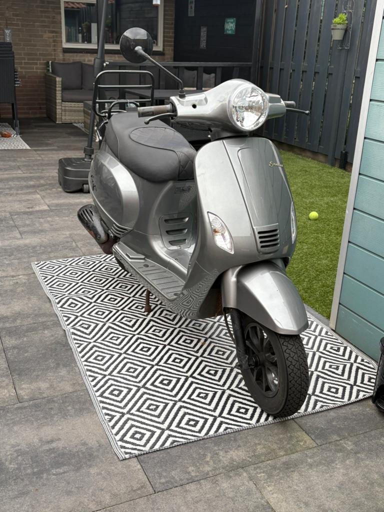 Santini Capri scooter 45km BJ2022, Ophalen, Maximaal 45 km/u, Zo goed als nieuw, Benzine