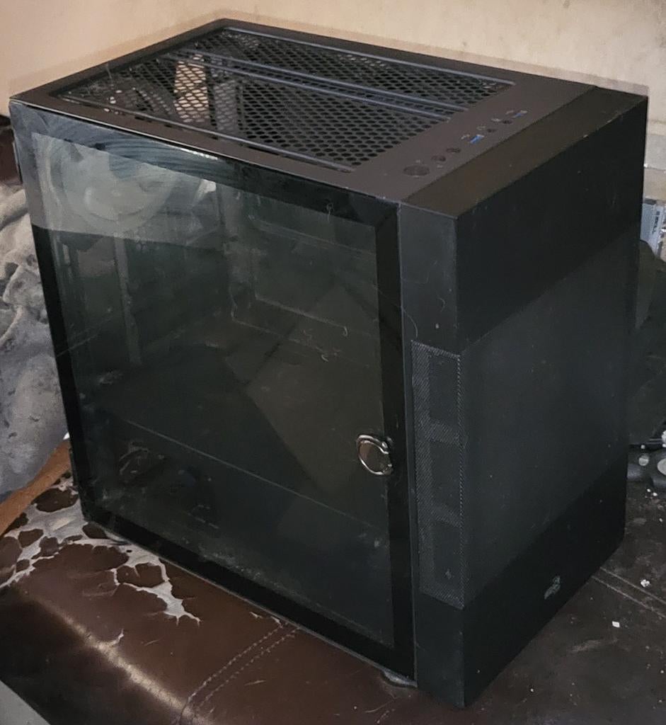 Aerocool Atomic Mini PC Behuizing met RGB Fans, Computers en Software, Computerbehuizingen, Ophalen, Gebruikt