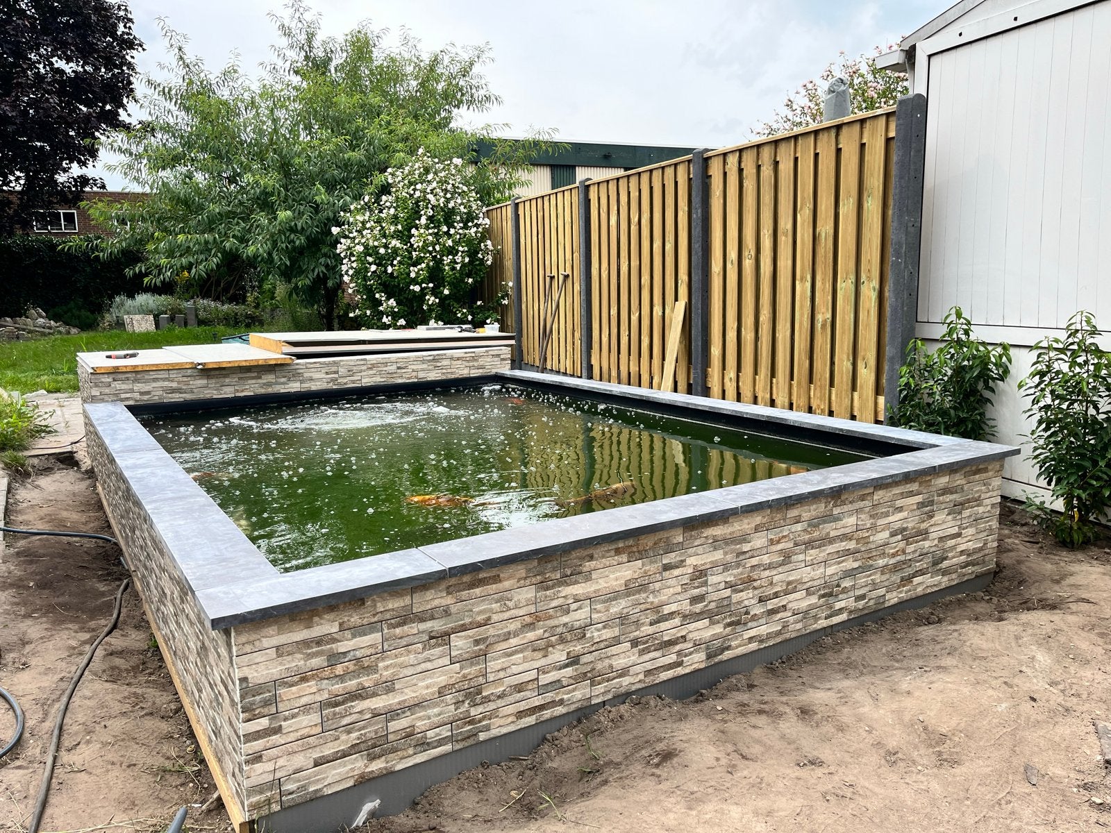 Complete Koivijver met Filterinstallatie en Accessoires, Tuin en Terras, Vijvers, Ophalen, Gebruikt