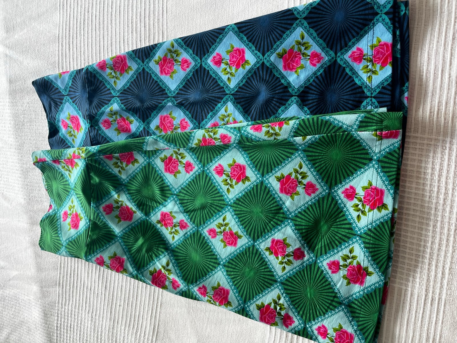 2 vrolijke Tante Betsy rokjes - blauw & groen - Maat M, Kleding | Dames, Rokken, Ophalen of Verzenden, Zo goed als nieuw, Maat 38/40 (M)
