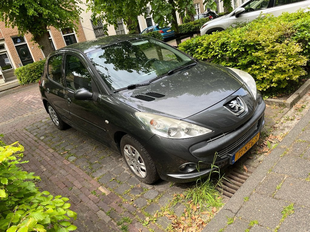 Peugeot 206+ 1.4 5-deurs  2011 Grijs, Auto's, Stof, 1360 cc, 31 €/maand, 4 cilinders