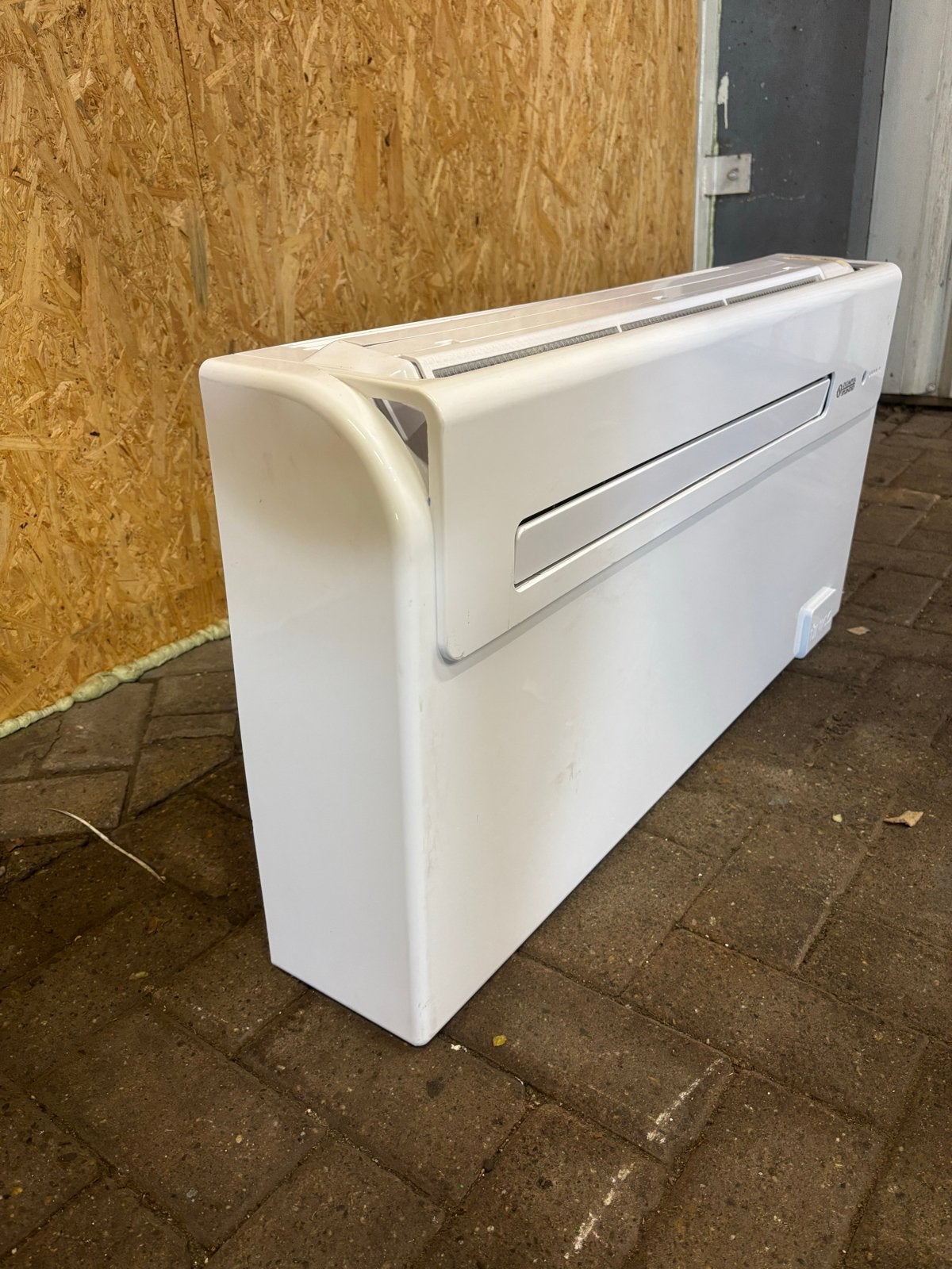 Airconditioning 2,4kw zonder buitenunit met verwarming, Witgoed en Apparatuur, Airco's, Gebruikt, Wandairco, 60 tot 100 m³, 3 snelheden of meer