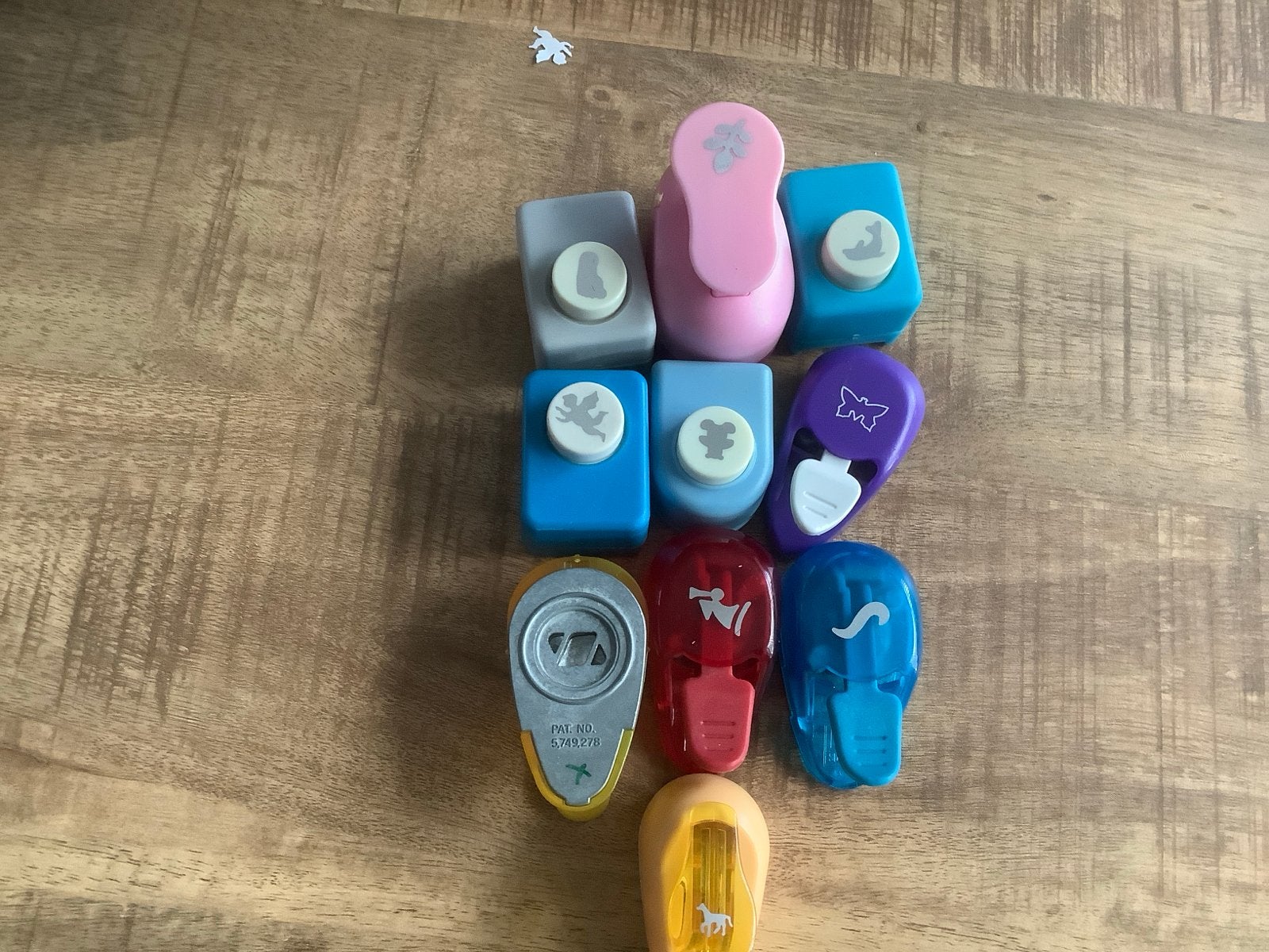 Set van diverse knutselponsen voor papier en karton. 10, Gebruikt, Geschikt voor karton, Gereedschap of Toebehoren, Meerkleurig