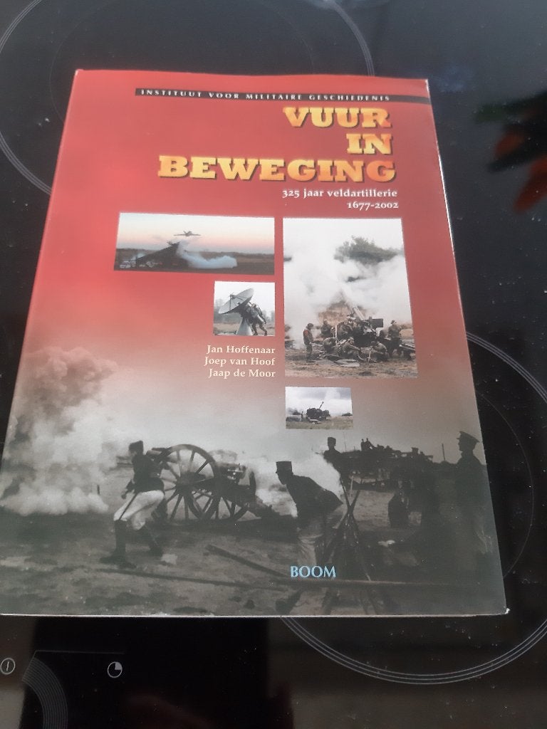 Vuur in beweging - 325 jaar veldartillerie 1677 -- 2002, Ophalen, Zo goed als nieuw, Landmacht