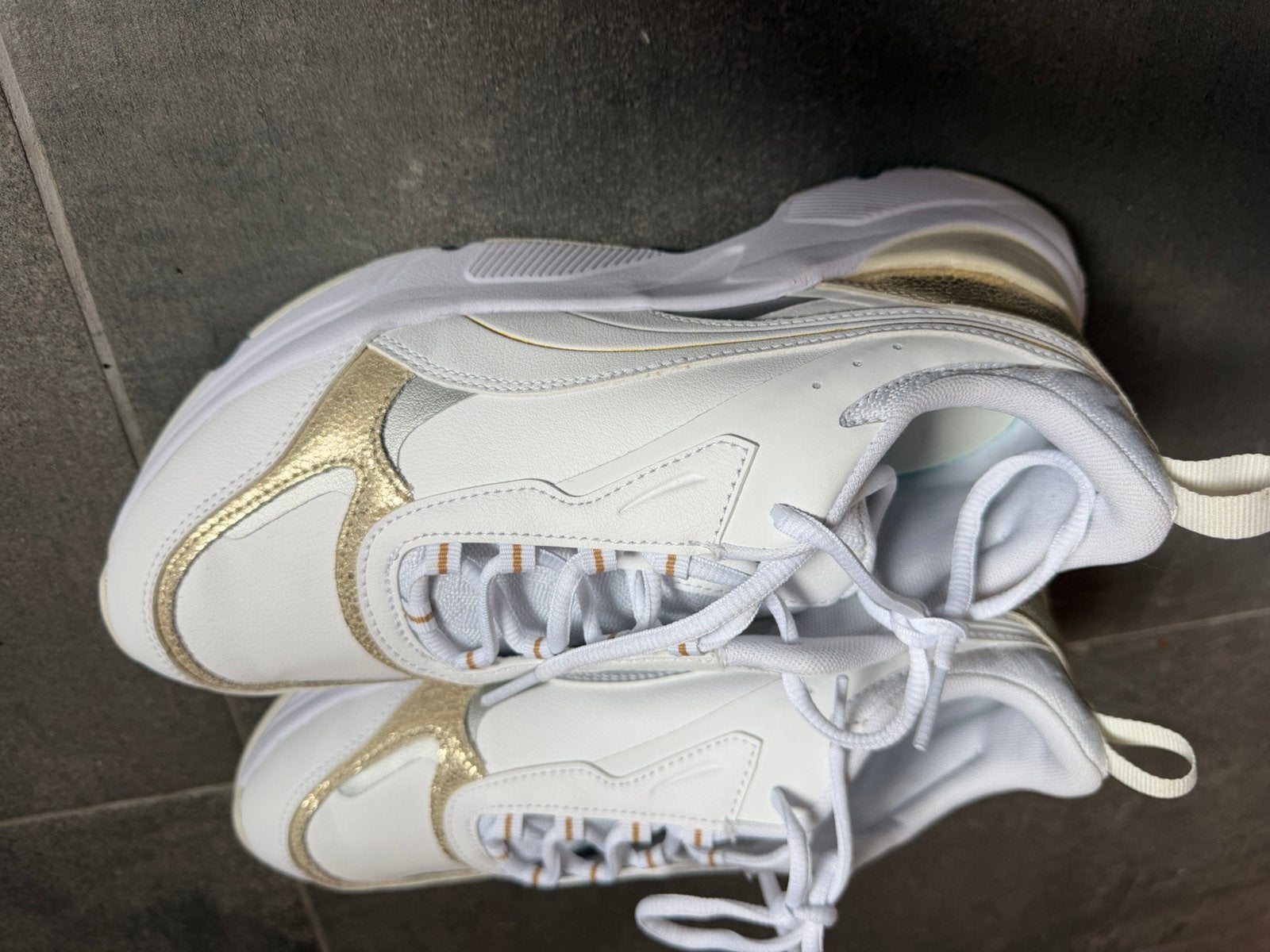 Als nieuw! Puma, Kleding | Dames, Wit, Ophalen of Verzenden, Sneakers of Gympen, Zo goed als nieuw
