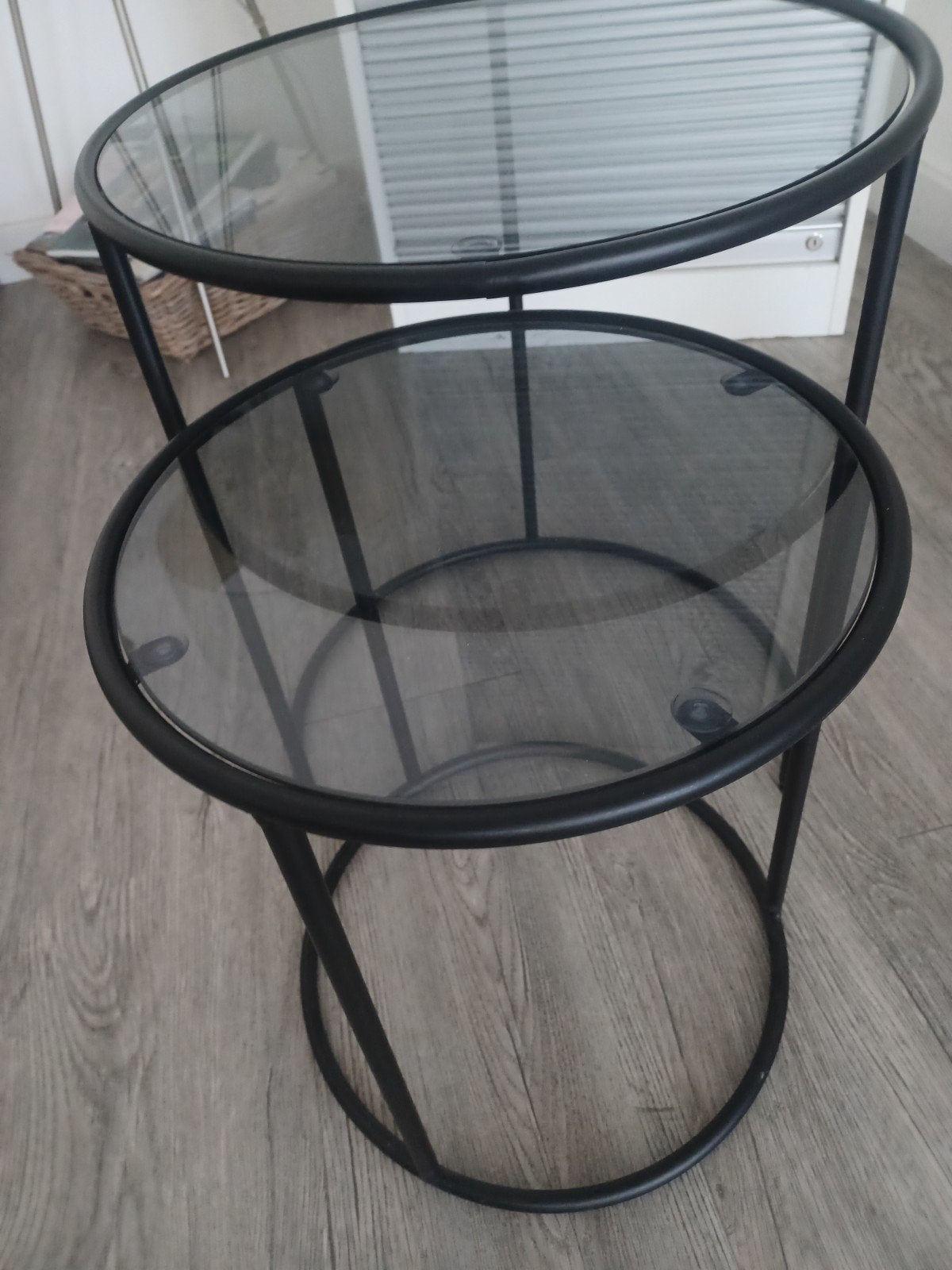 Set van 2 zwarte bijzettafels met glazen blad, 45 tot 60 cm, Minder dan 55 cm, Gebruikt, Metaal of Aluminium