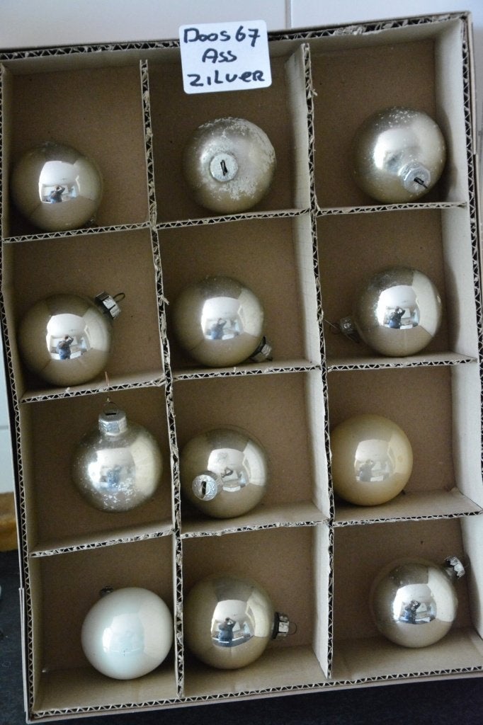 Kerstballen zilver Doos 67, Ophalen of Verzenden, Zo goed als nieuw