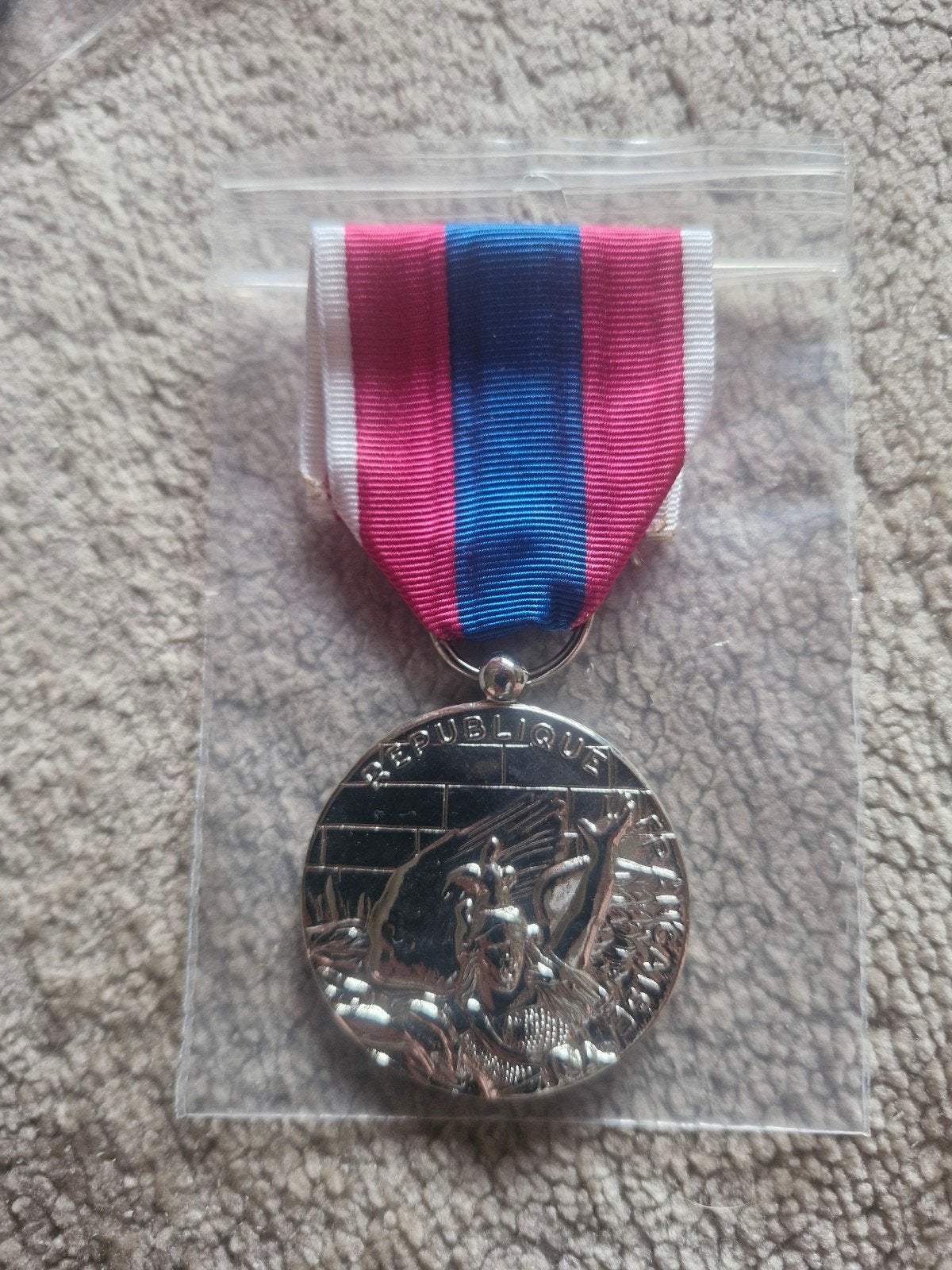 Franse Nationale Defensie Medaille - Armée Nation, Postzegels en Munten, Penningen en Medailles, Ophalen of Verzenden, Overige materialen