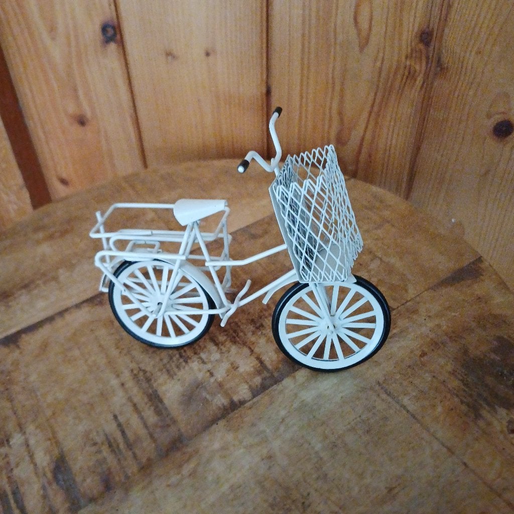 Decoratief wit fietsje met mandjes, Overige stijlen, Onbekend, Ophalen of Verzenden, Zo goed als nieuw
