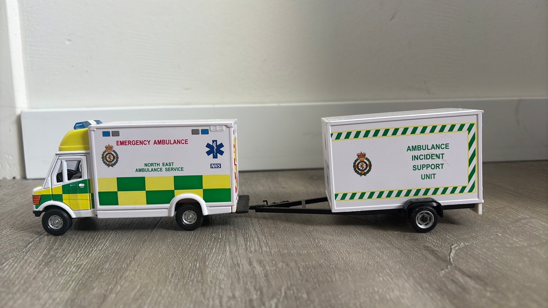 Mercedes Benz T1 ambulance met aanhanger, Ophalen of Verzenden, Zo goed als nieuw, Auto, Overige merken