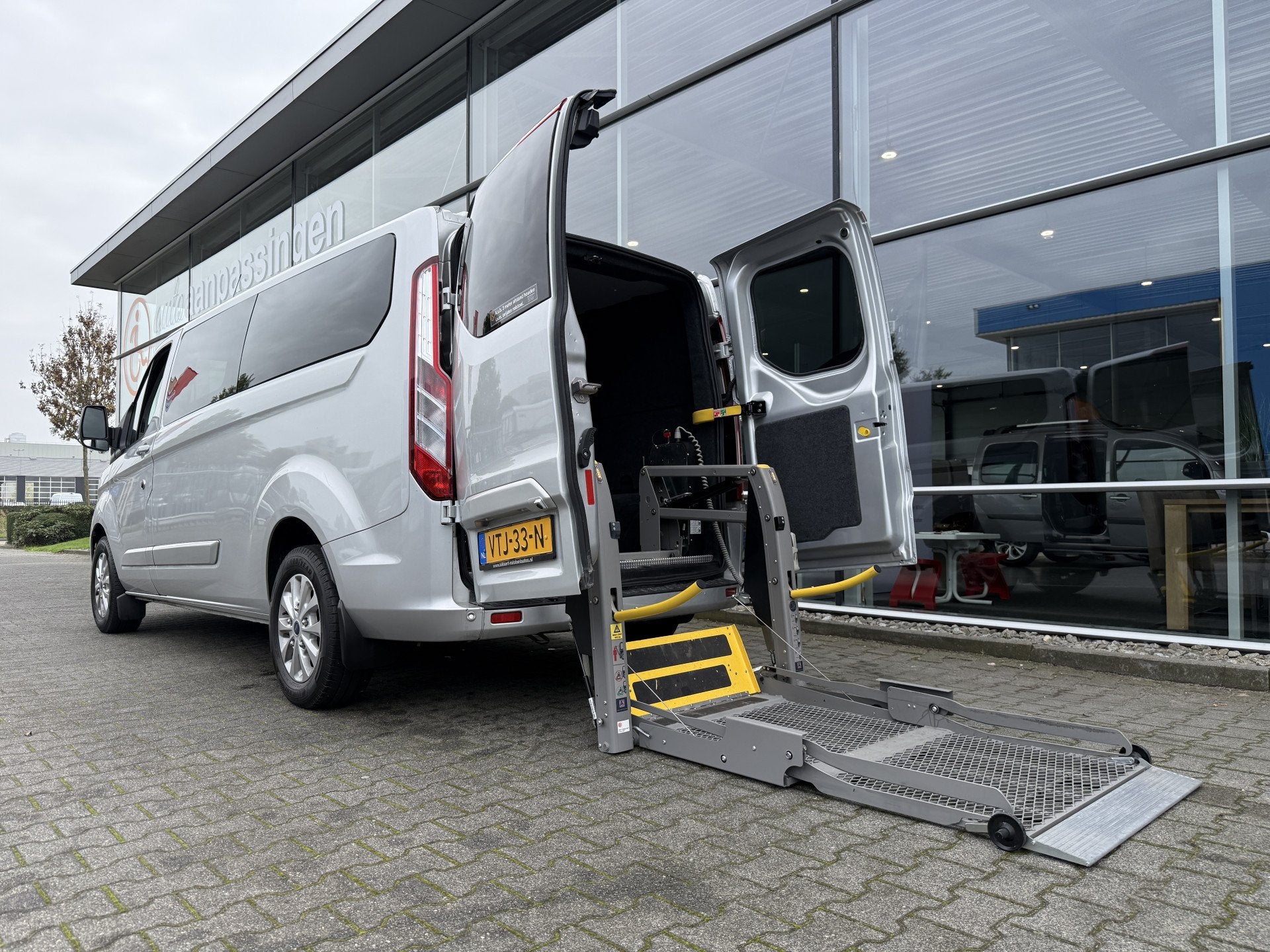 Ford Transit Custom 4+1 Rolstoelbus 300 2.0 TDCI L2H1 Limite, 4 cilinders, Origineel Nederlands, Bedrijf, Diesel