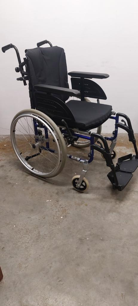 Invacare Spin x rolstoel met decubitus kussen, Ophalen, Inklapbaar, Duwrolstoel
