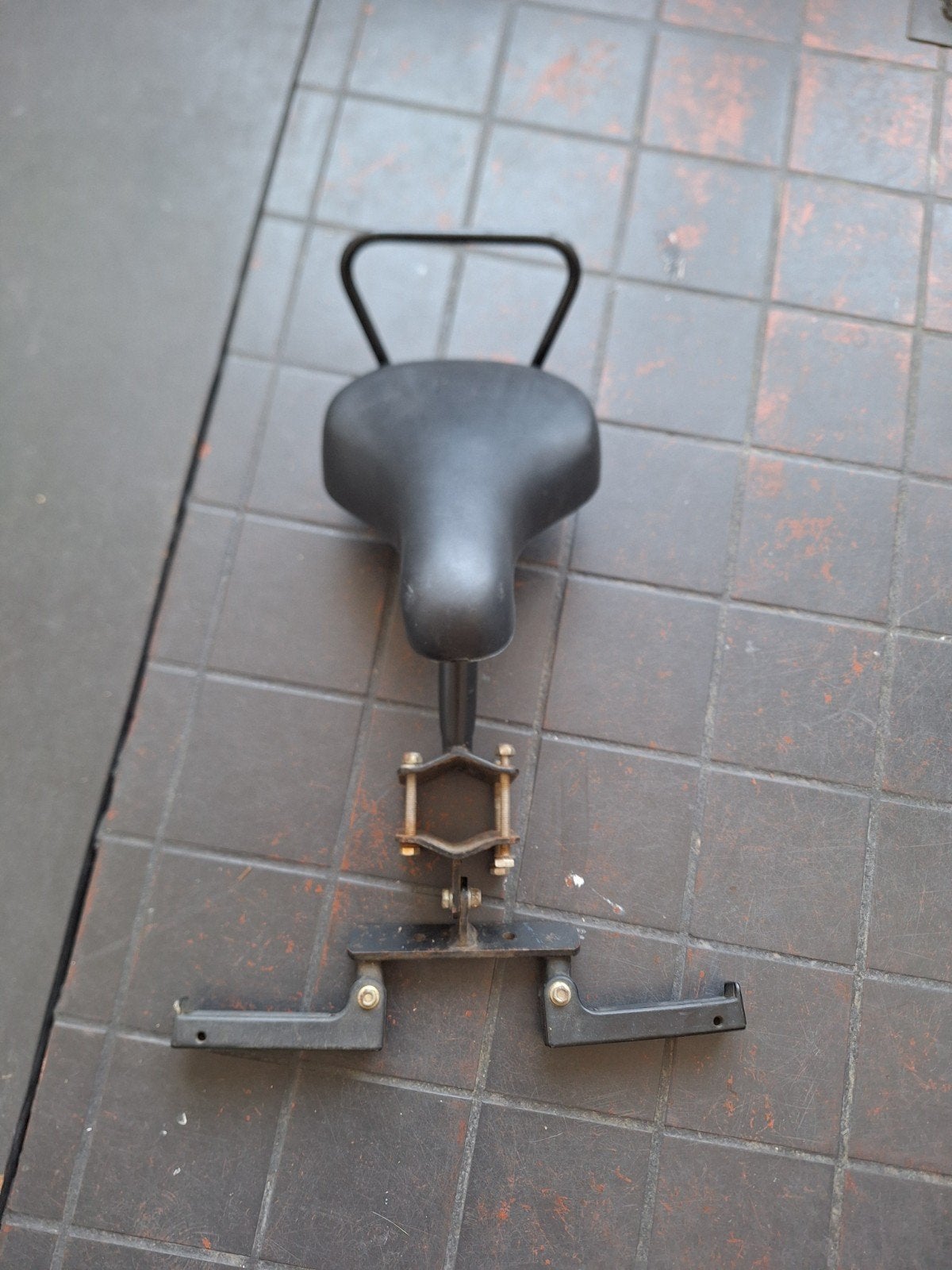 Zadel op stang nr 3 Fietszitje met voetsteuntjes, Ophalen, Gebruikt, Voetsteuntjes, Voorzitje