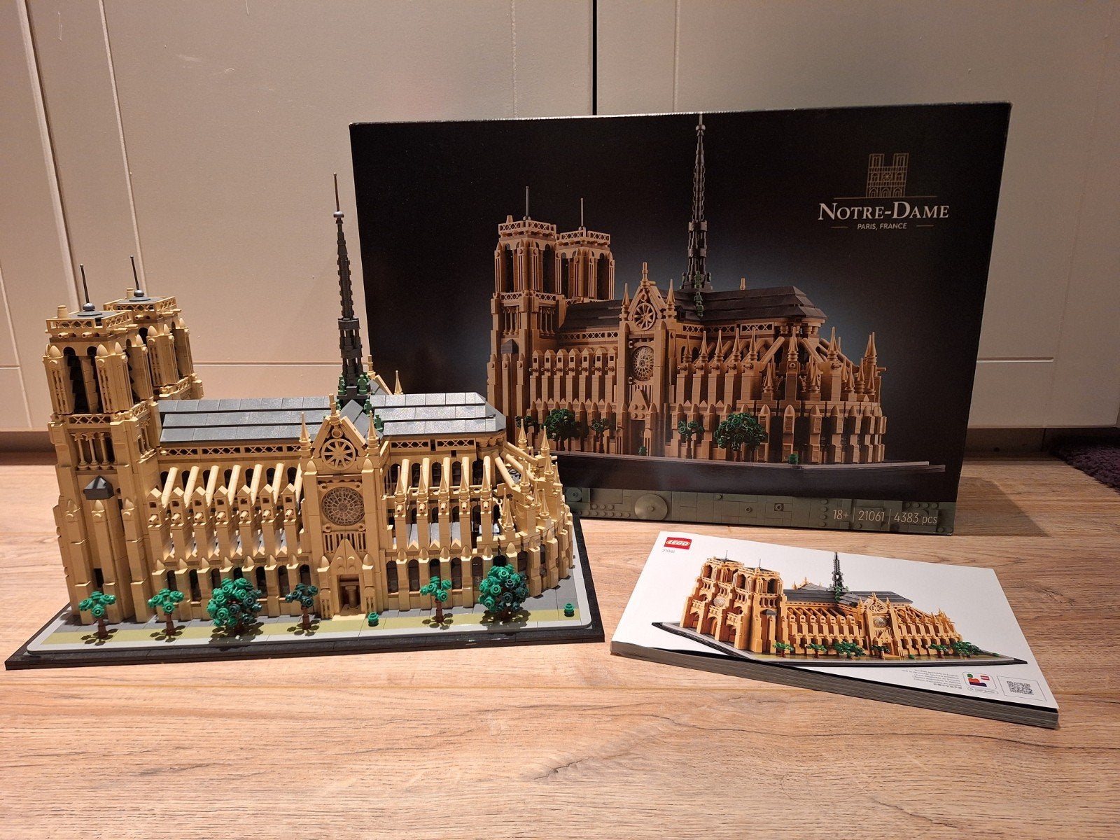 Lego Architecture 21061 Notre Dame of Paris, Compleet, Architecture, Ophalen of Verzenden, Zo goed als nieuw