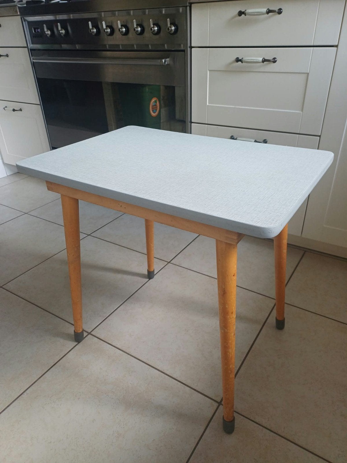Vintage Formica bijzettafel, jaren 50/60, Minder dan 55 cm, Gebruikt, Ophalen of Verzenden, 60 cm of meer