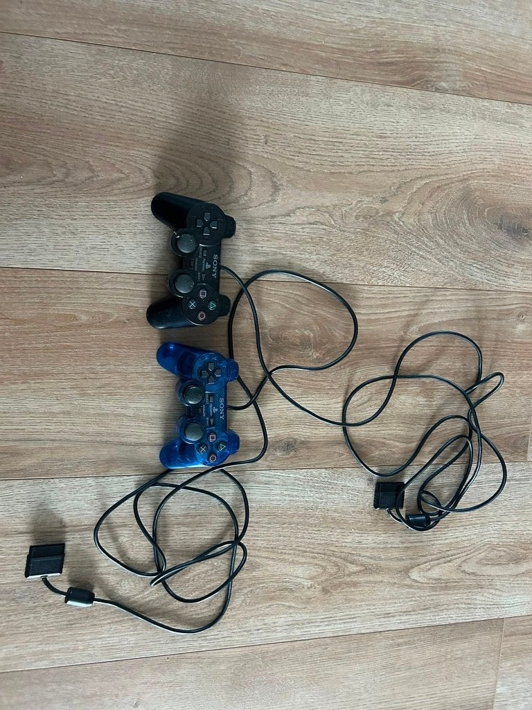 playstation 2 controller 2x, Gebruikt, Overige genres, 1 speler, Ophalen of Verzenden