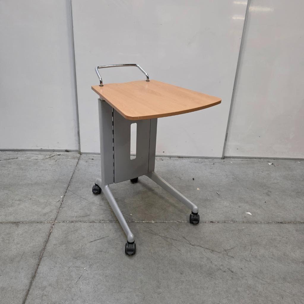 nette verrijdbare ihv laptoptafel beamertafel spreektafel, Huis en Inrichting, Tafels | Bijzettafels, Ophalen, Gebruikt, 75 cm of meer