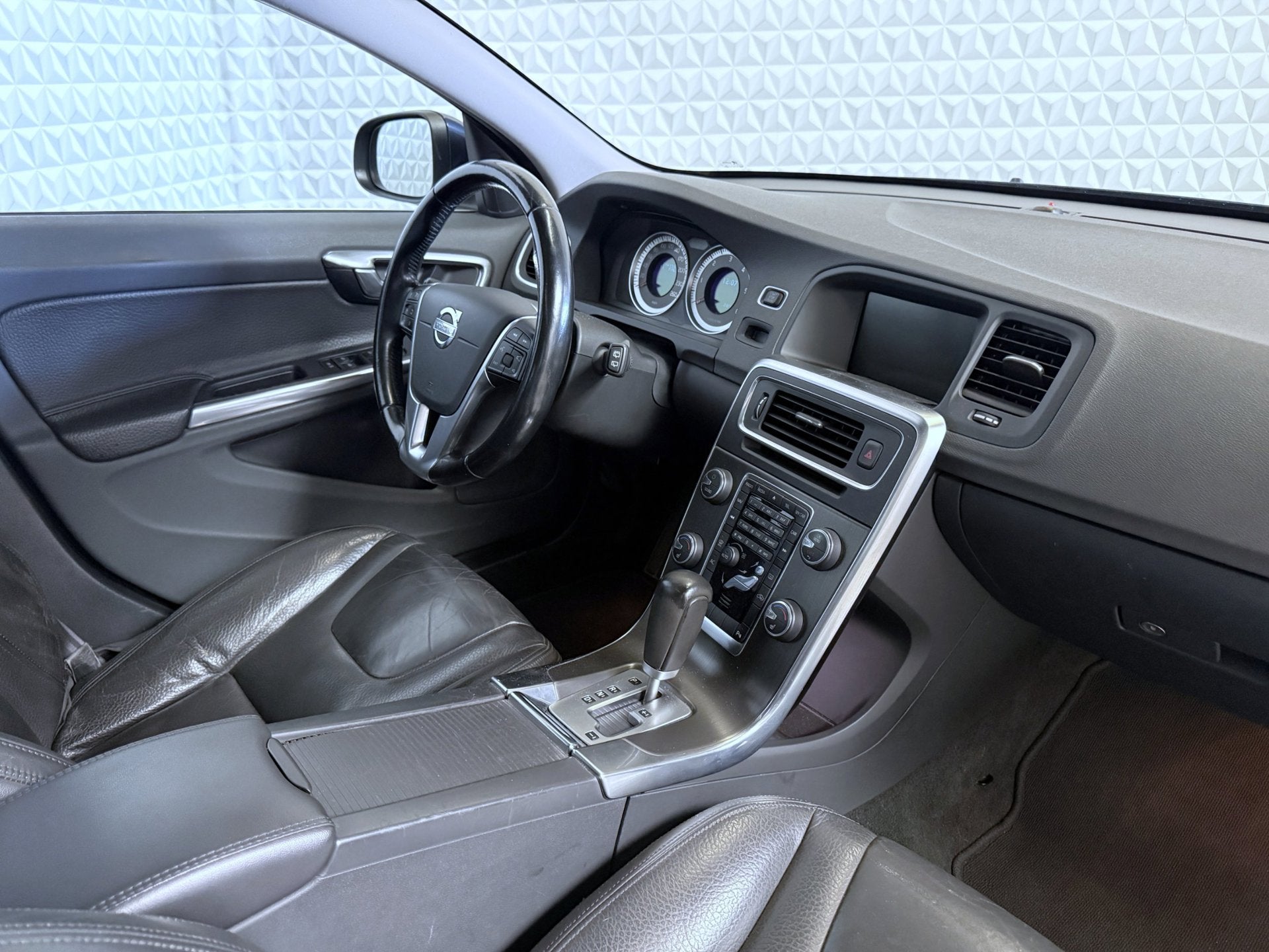 Volvo V60 2.4 D5 Summum in goede én nette staat! (2012), Auto's, Euro 5, Zwart, Blauw, Leder