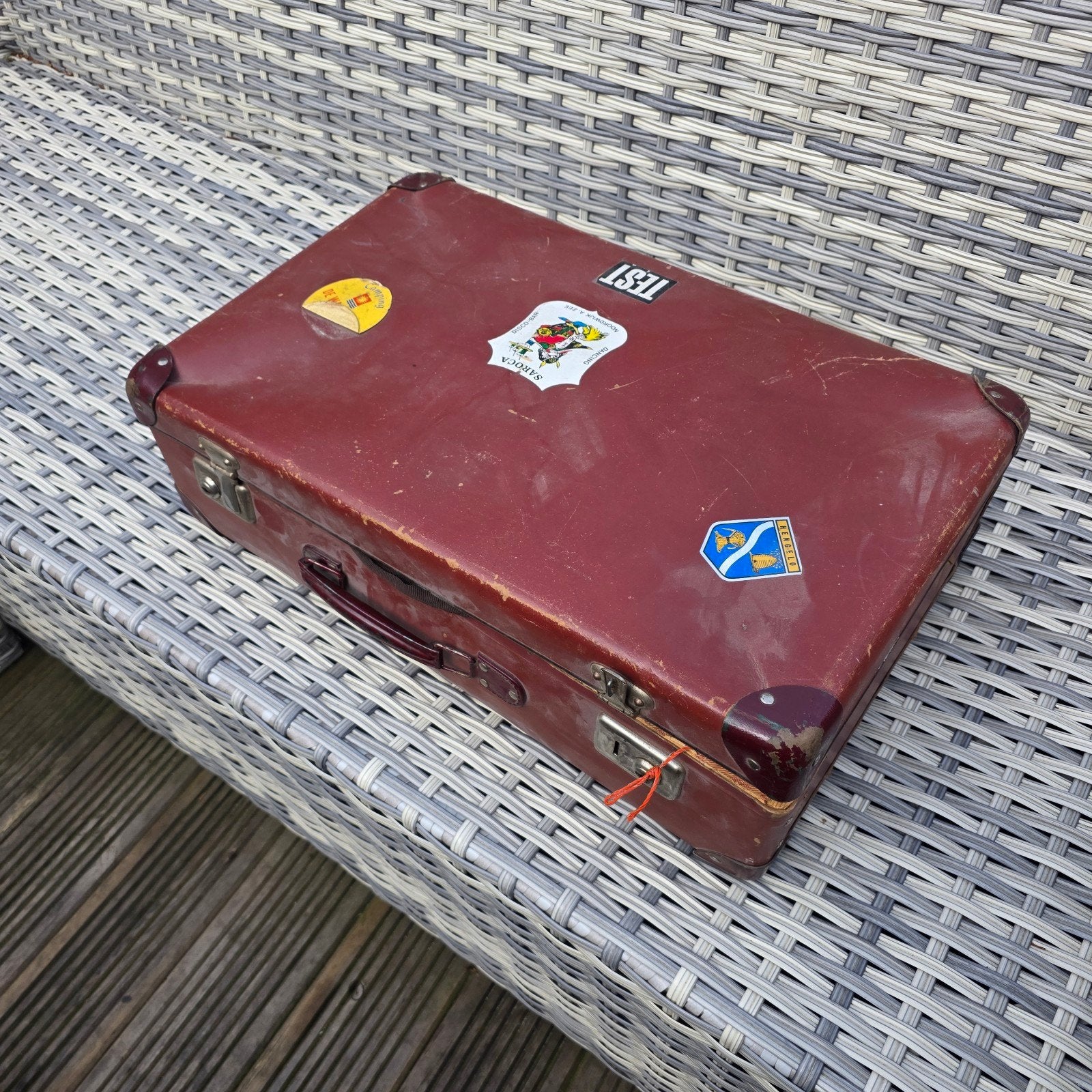 Vintage Koffer - Bruin met Stickers, Sieraden, Tassen en Uiterlijk, Koffers, Overige materialen, Gebruikt, 50 tot 60 cm, Slot