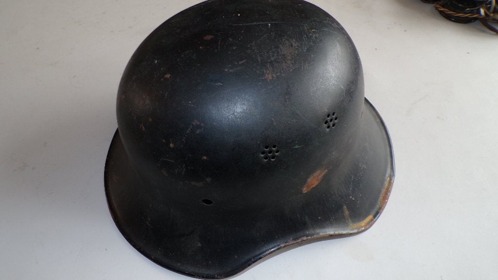 Originele WO2 Luftschutz "Gladiator" helm - Unissued Mint, Verzamelen, Verzenden, Landmacht, Duitsland, Helm of Baret