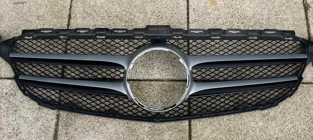 Grill voor Mercedes C-klasse W205 - Zo goed als nieuw, Auto-onderdelen, Carrosserie en Plaatwerk, Ophalen of Verzenden, Gebruikt