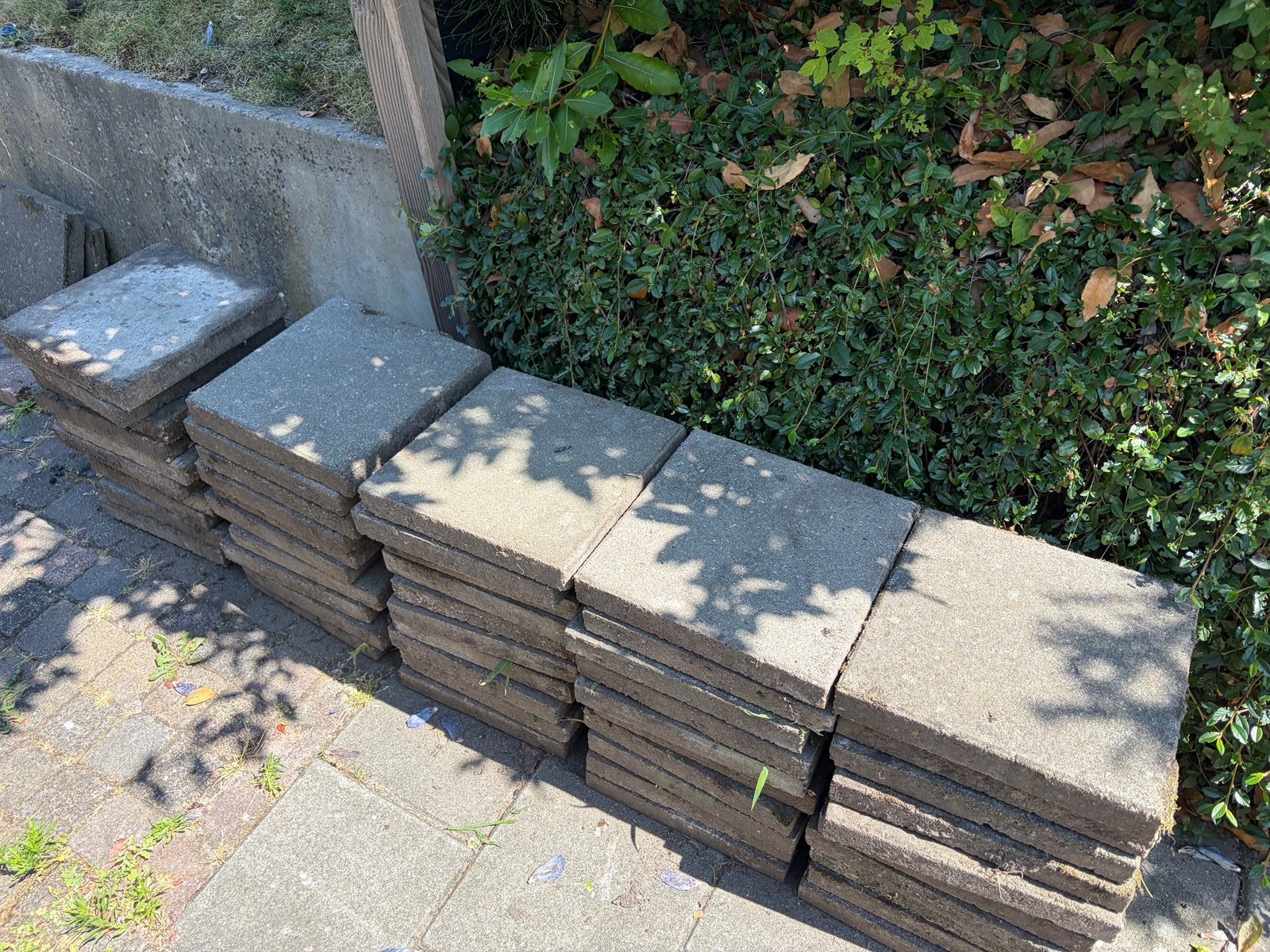 Gratis af te halen: circa 150 / 200 rustieke tegels 30x30 cm, Ophalen, Overige materialen, Gebruikt, 20 tot 40 cm