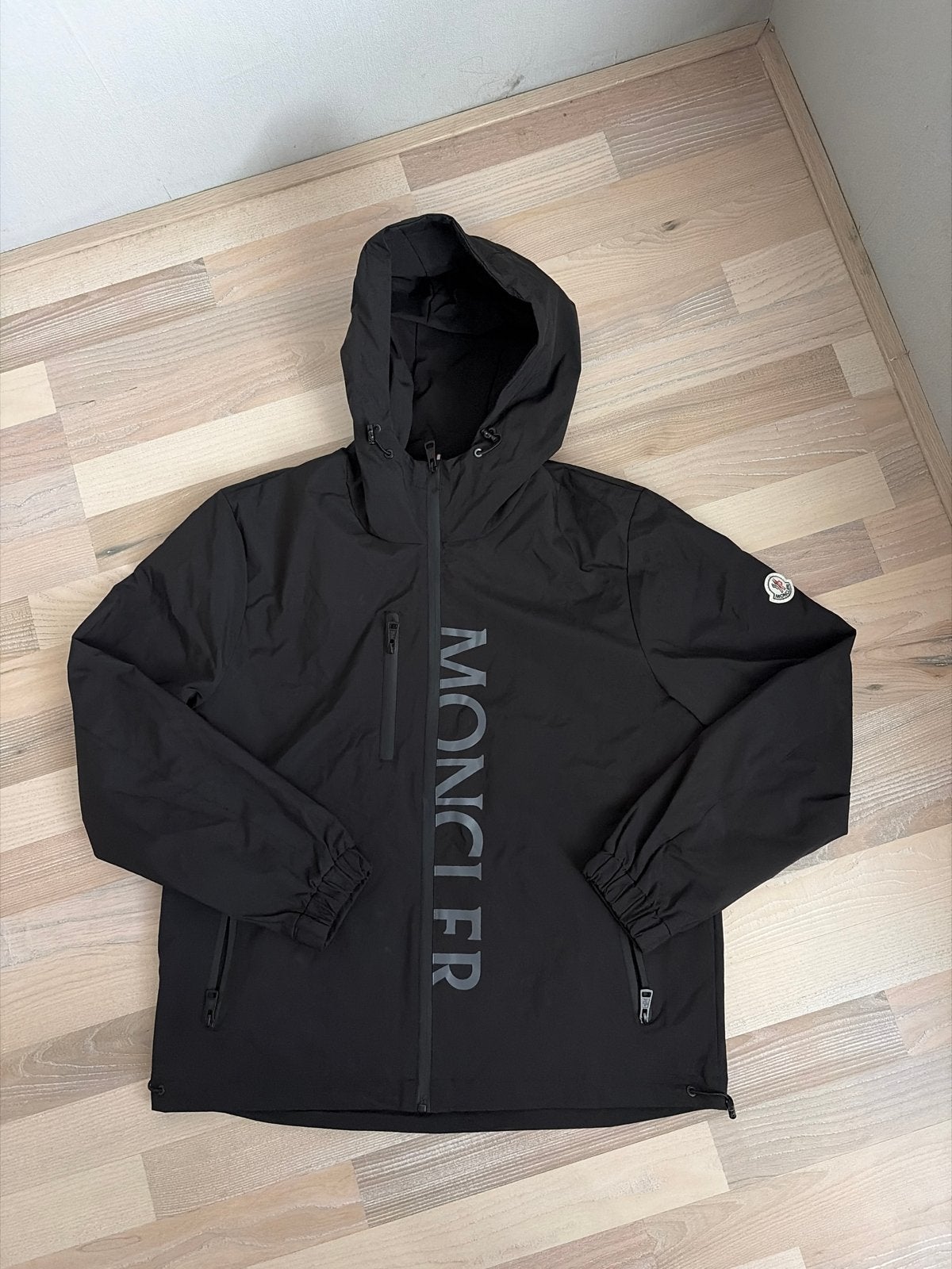 Moncler jas maat M, Ophalen of Verzenden, Zo goed als nieuw, Maat 48/50 (M), Zwart