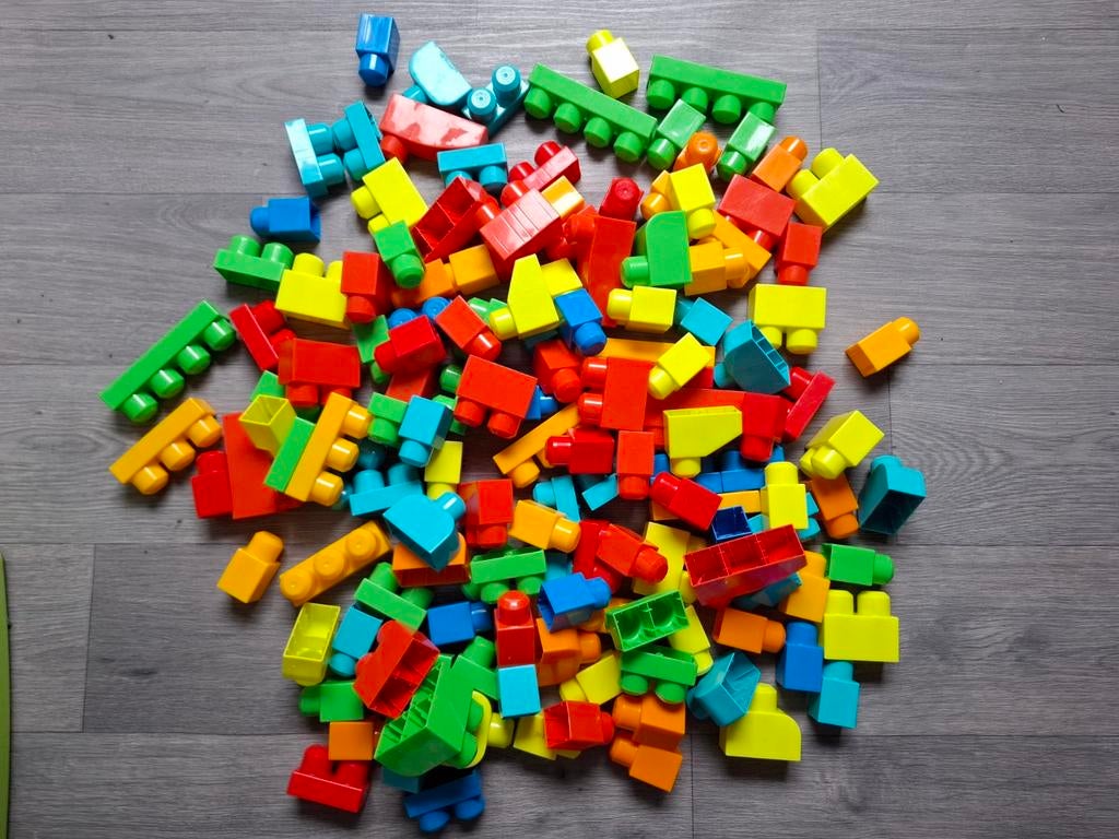 Gekleurde blokken fisher price mega bloks first builders, Kinderen en Baby's, Speelgoed | Bouwstenen, Ophalen of Verzenden, Zo goed als nieuw