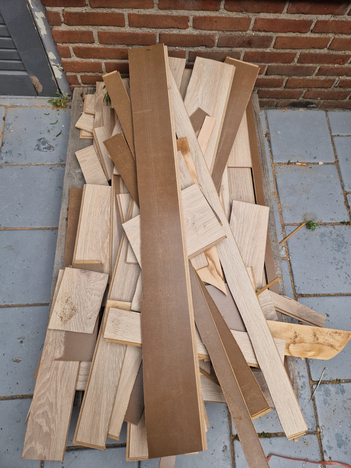 gratis af te halen laminaat zaagafval ideaal voor de haard, Minder dan 3 m³, Ophalen of Verzenden, Overige houtsoorten